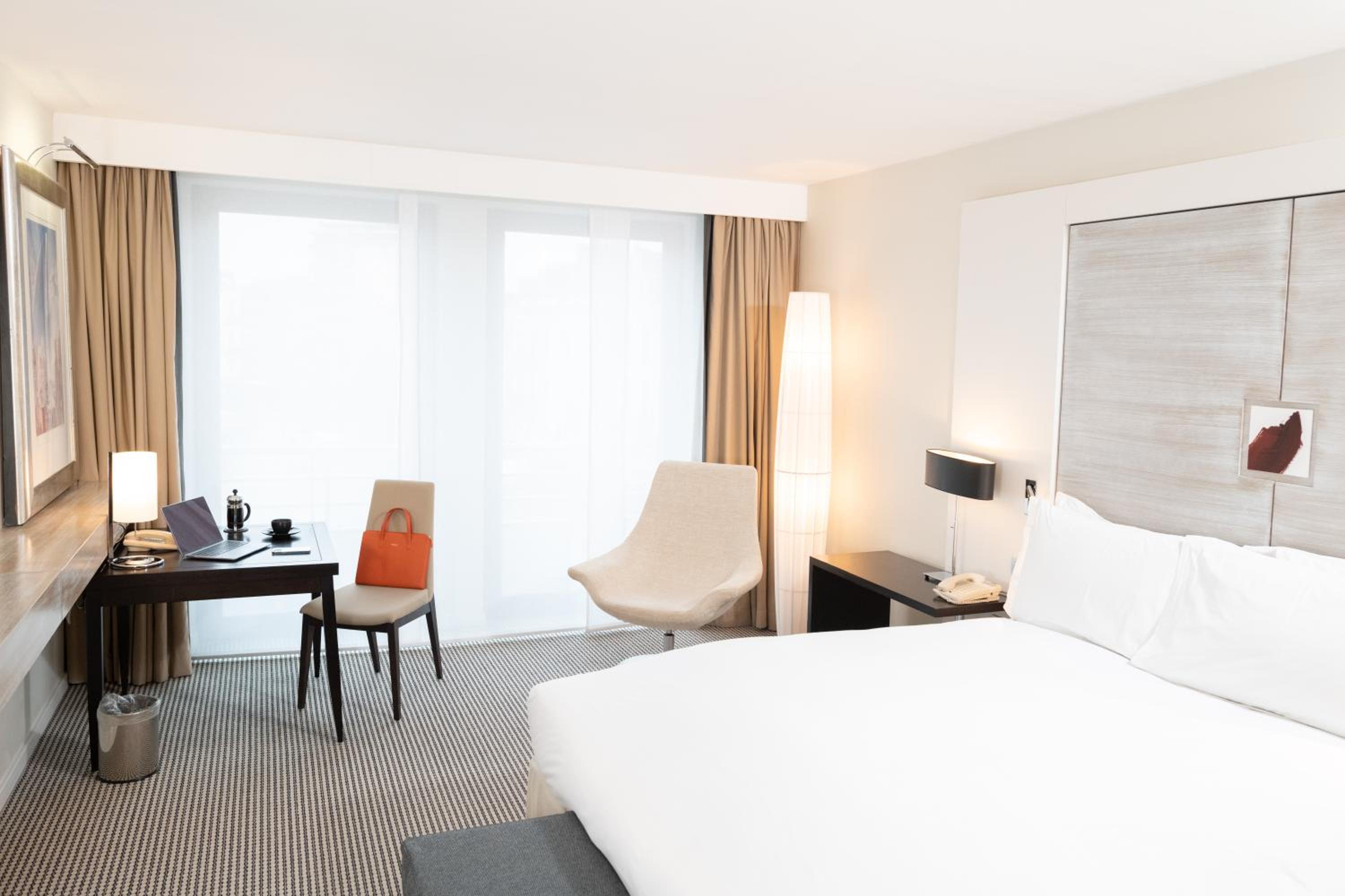 Luxury Room with 1 King Size Bed - Photo 1