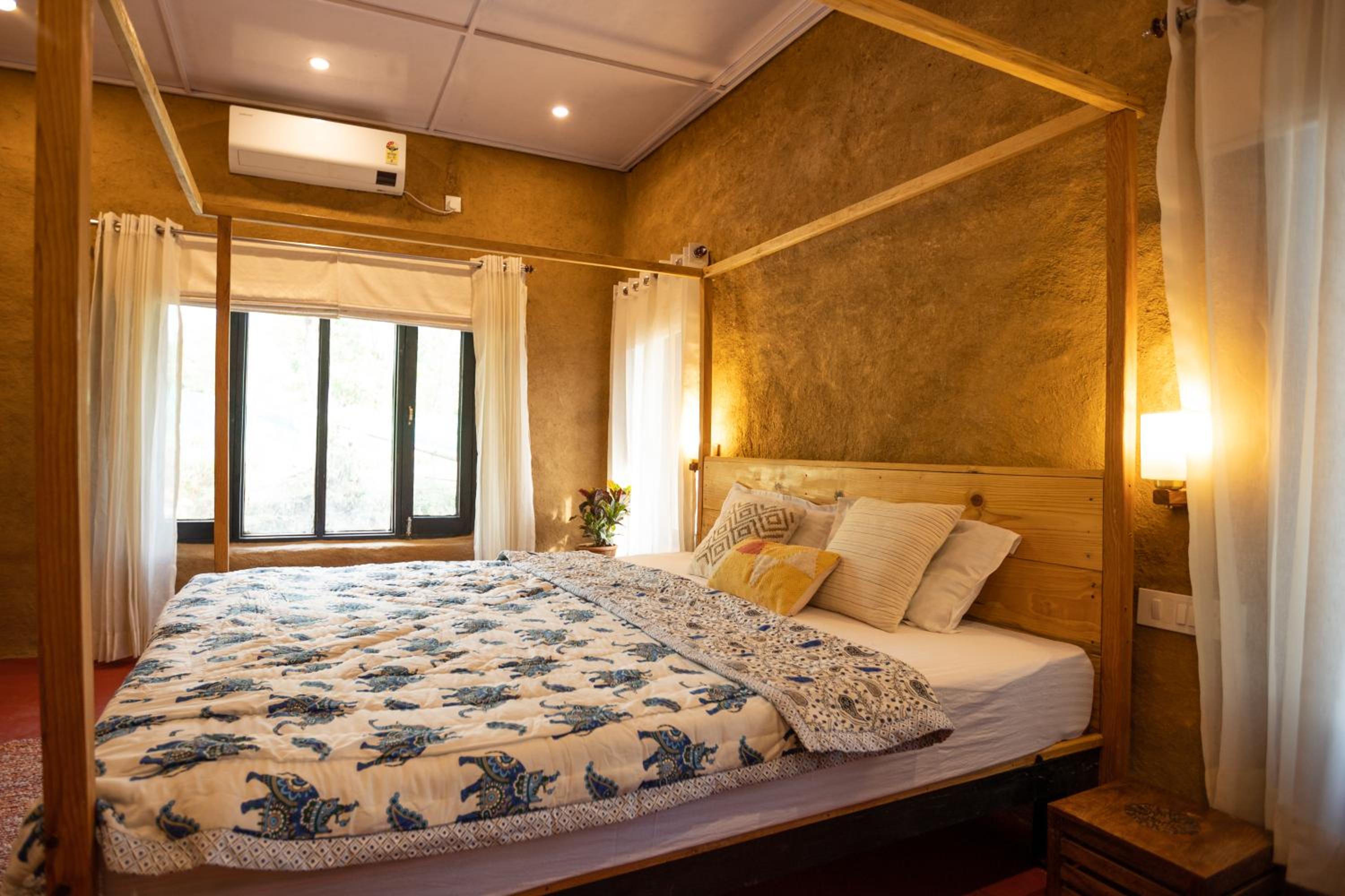 Standard King Room photo 2