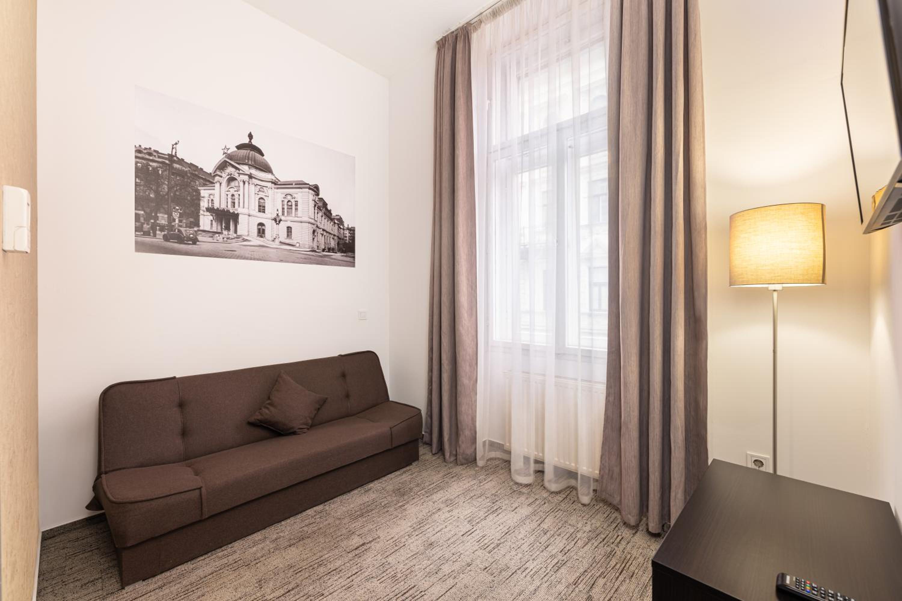 Double or Twin Room - Photo 9