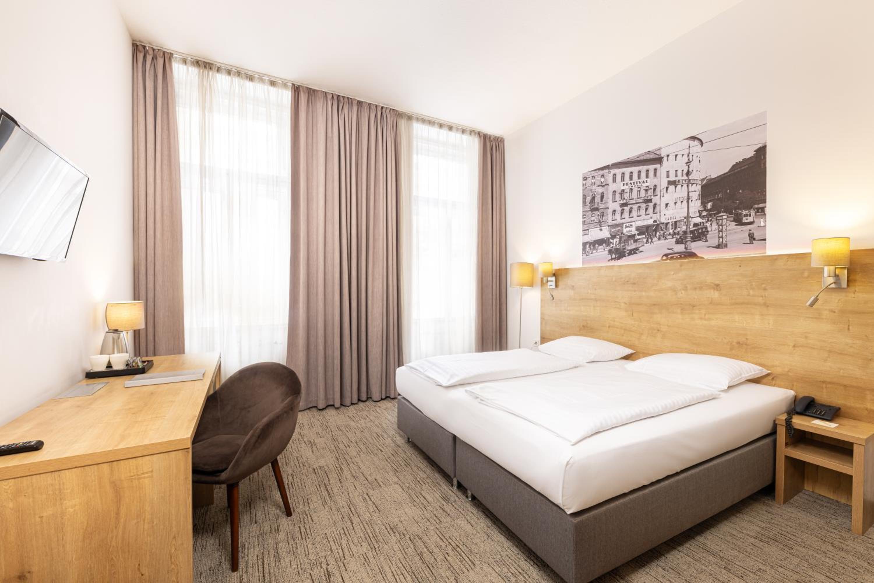 Double or Twin Room - Photo 15