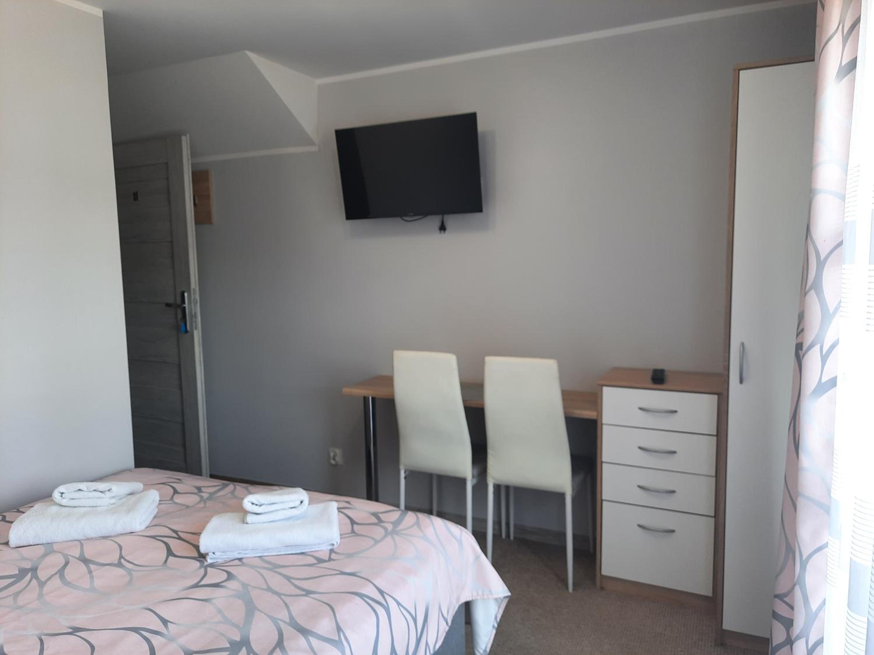Double Room with Balcony - Photo 10