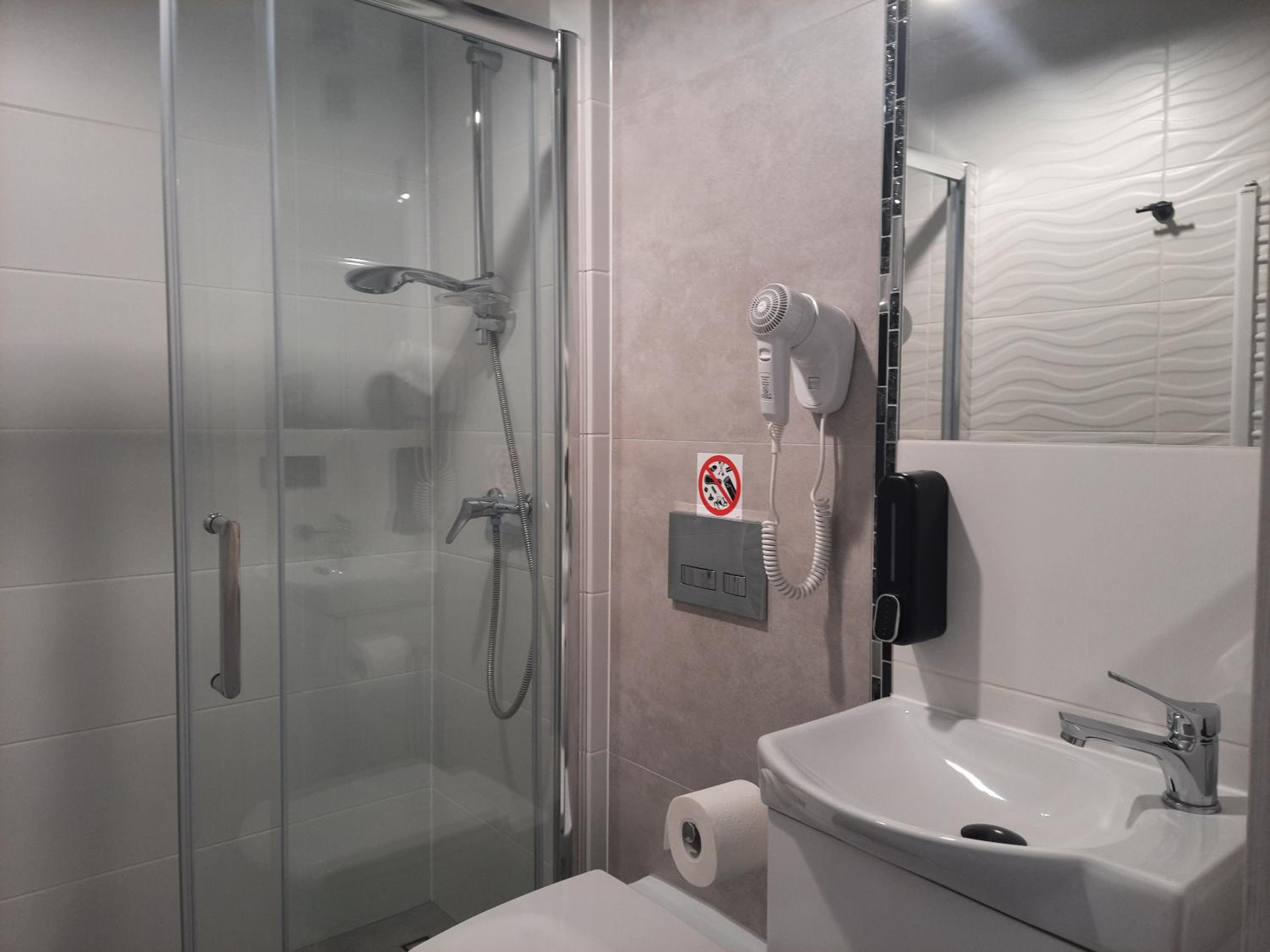 Double Room with Balcony - Photo 6