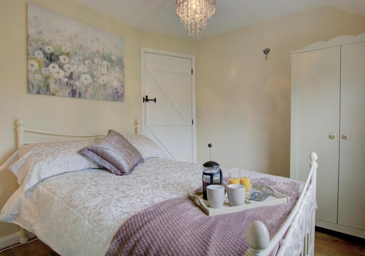 Two-Bedroom House photo 3