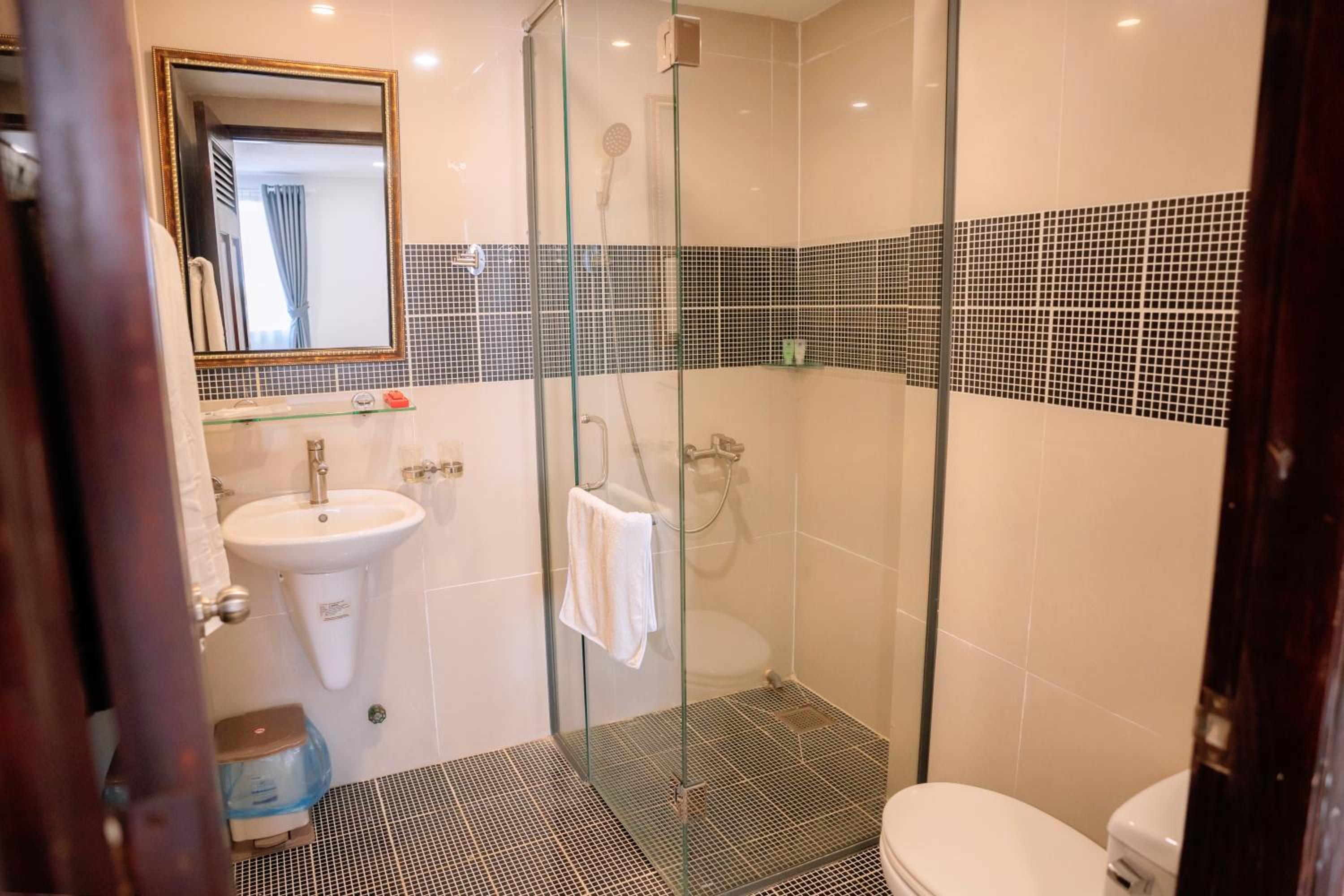 Superior Double or Twin Room with City View - Photo 3