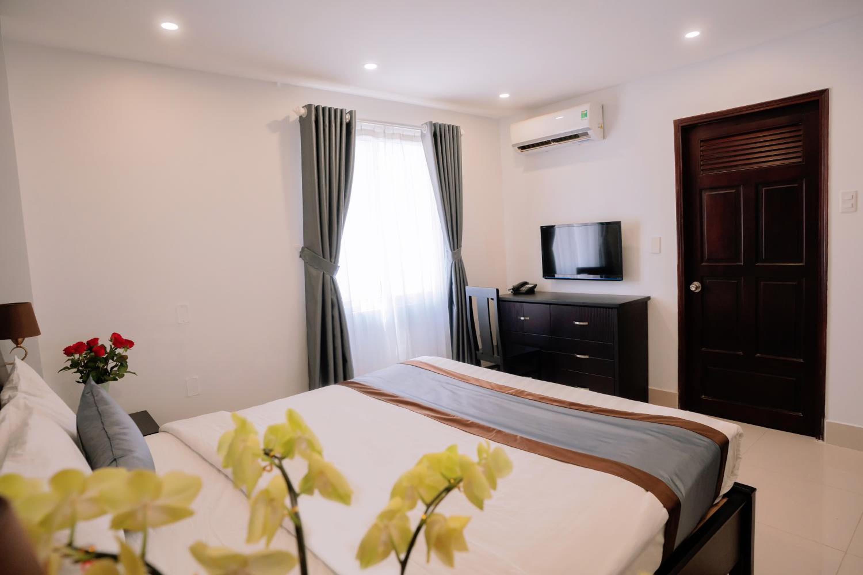 Superior Double or Twin Room with City View - Photo 4