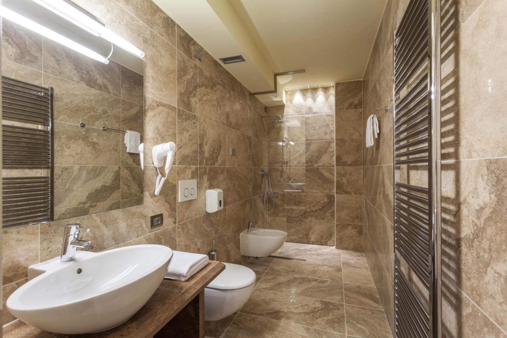Standard Double Room with Balcony - Photo 3
