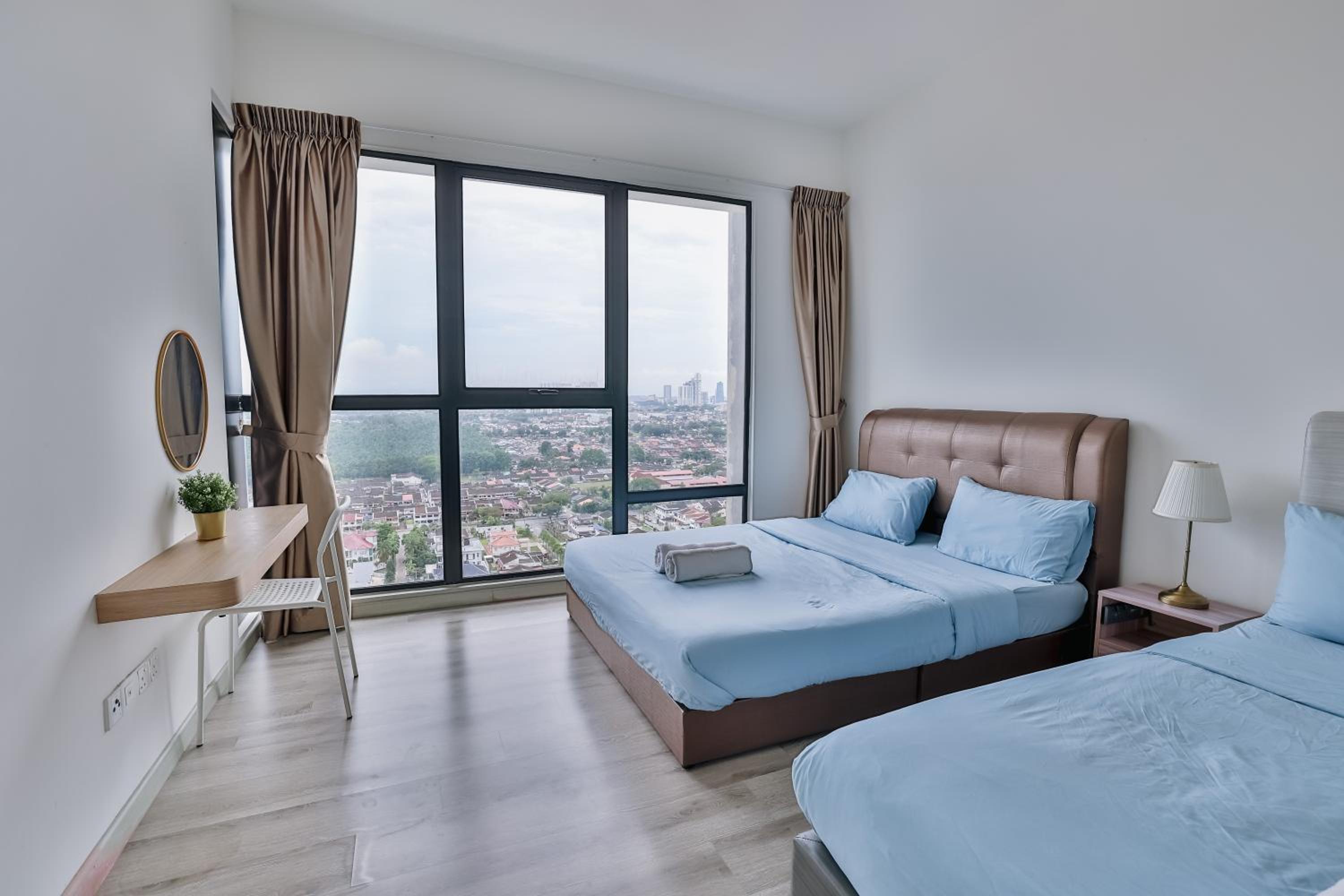 Family Two-Bedroom Apartment with View photo 3
