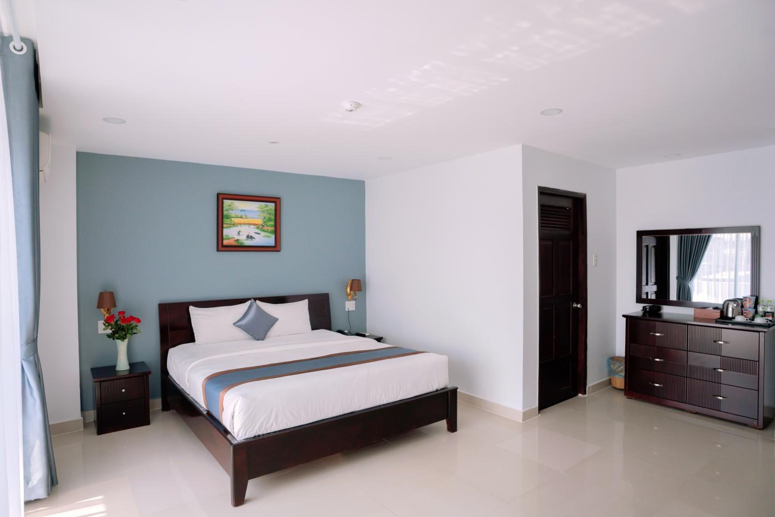 Deluxe Double Room with Balcony - Photo 5