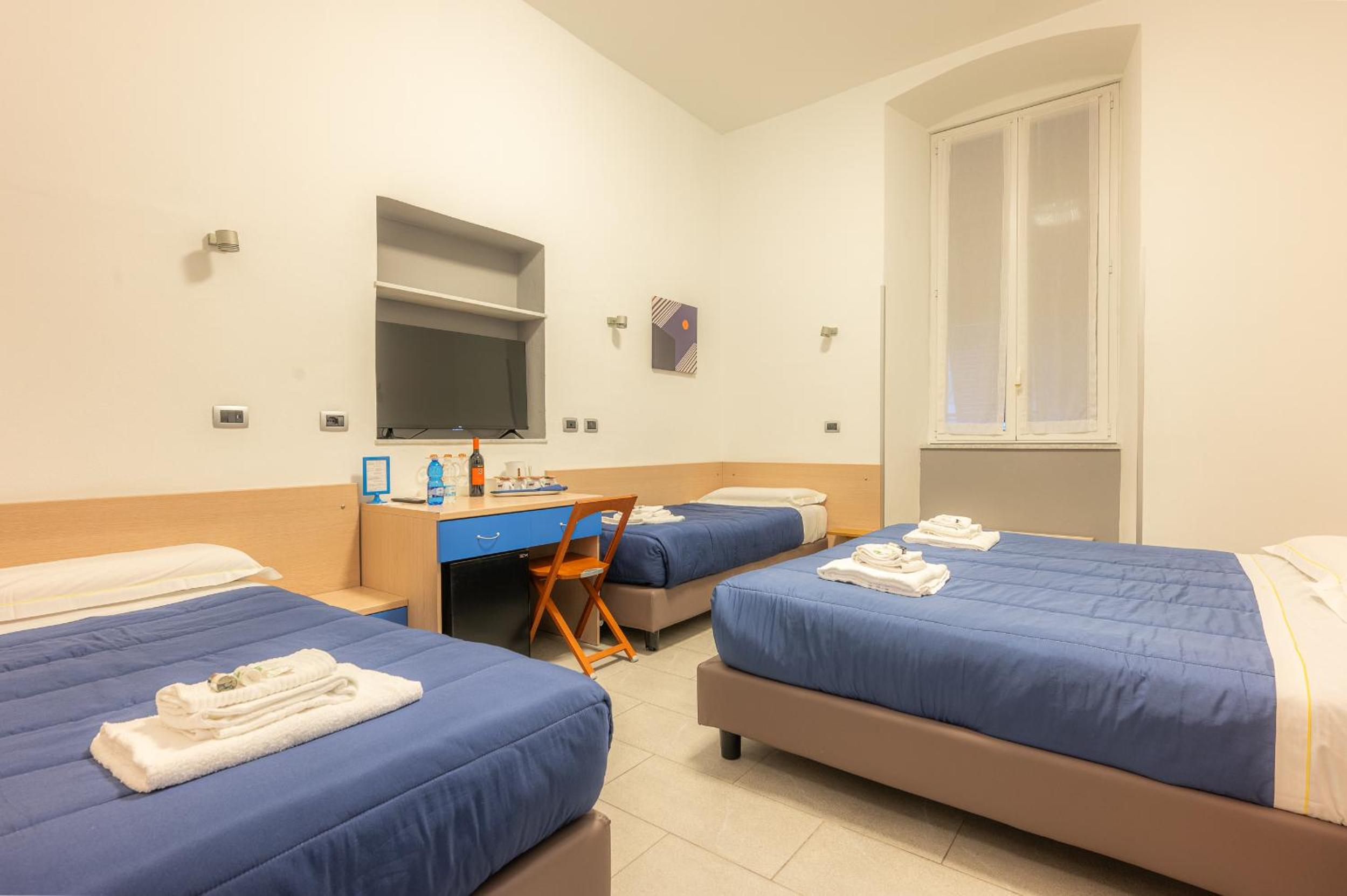Quadruple Room - Photo 9