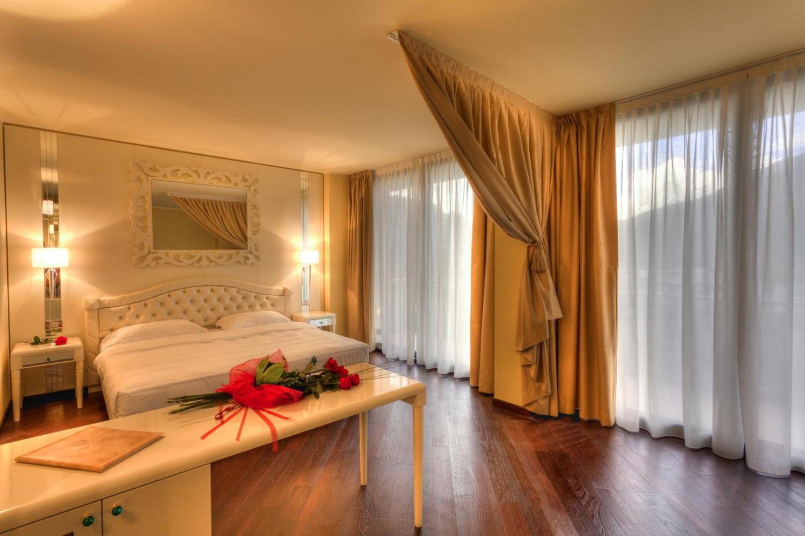 Superior Classic Double Room with Balcony - Photo 9