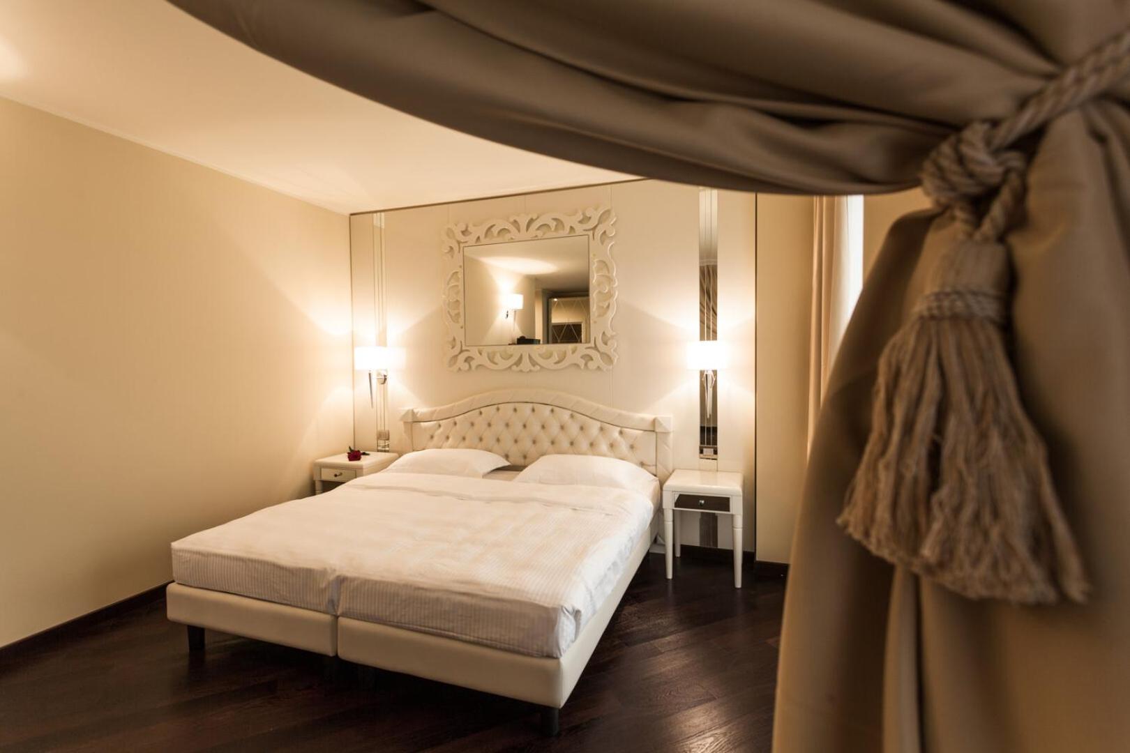 Superior Classic Double Room with Balcony - Photo 5