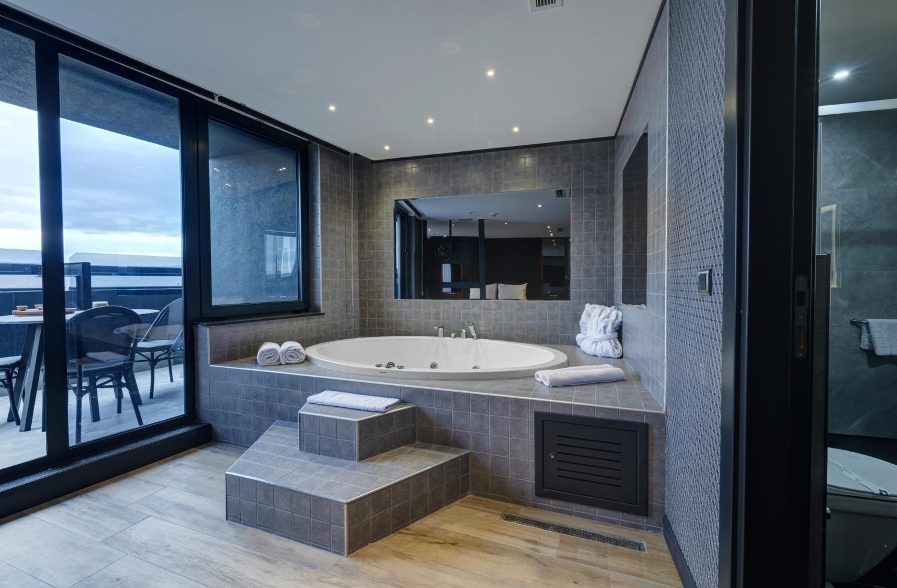 Junior Suite with Terrace - Photo 11