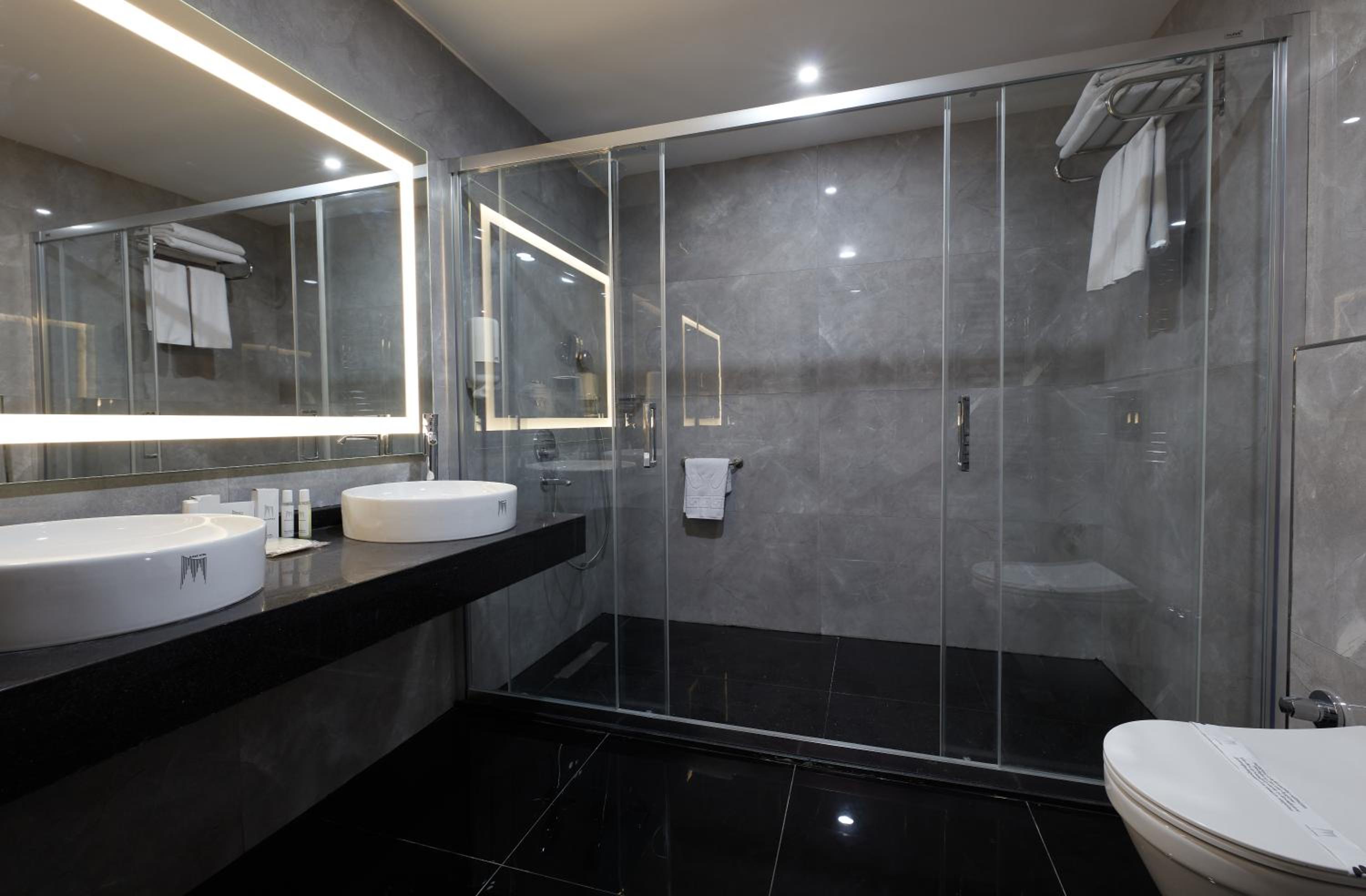 Junior Suite with Terrace - Photo 8
