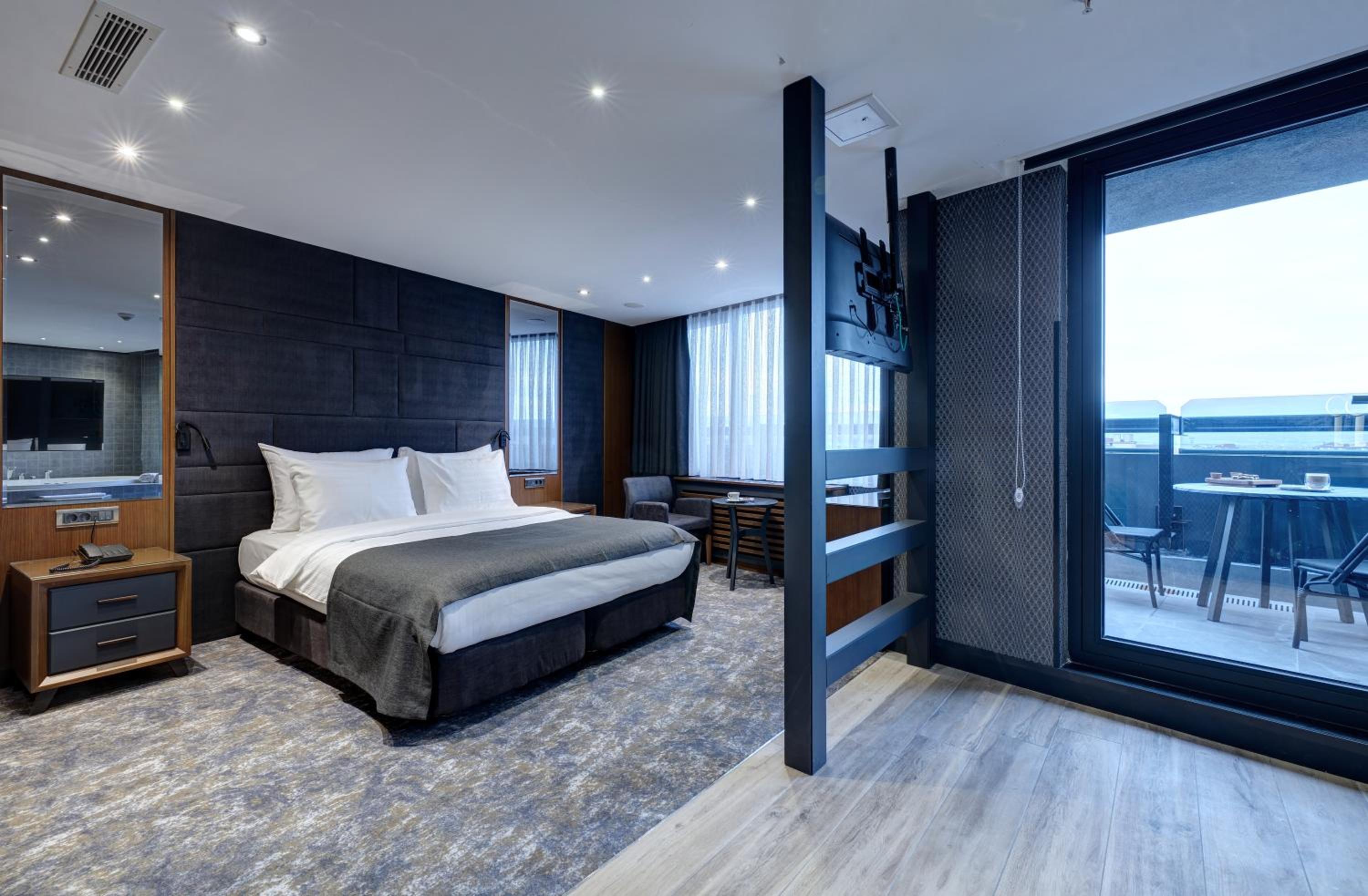Junior Suite with Terrace - Photo 15