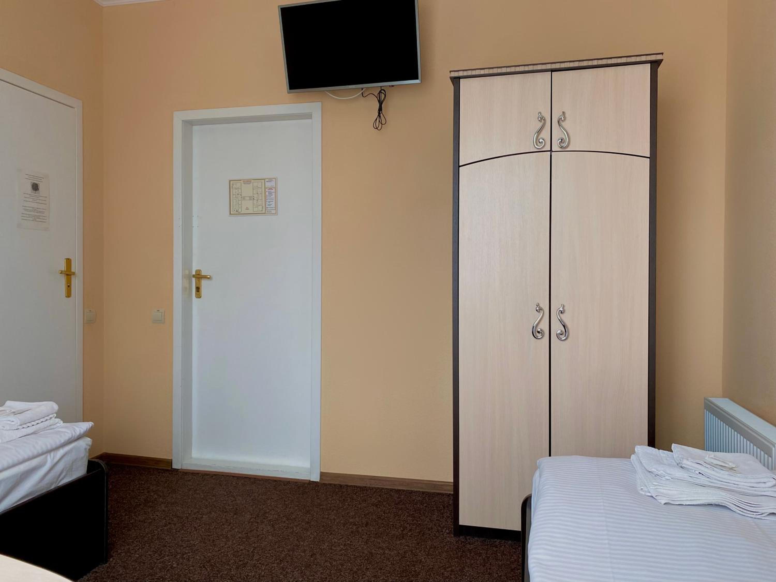 Twin Room with Shower photo 2