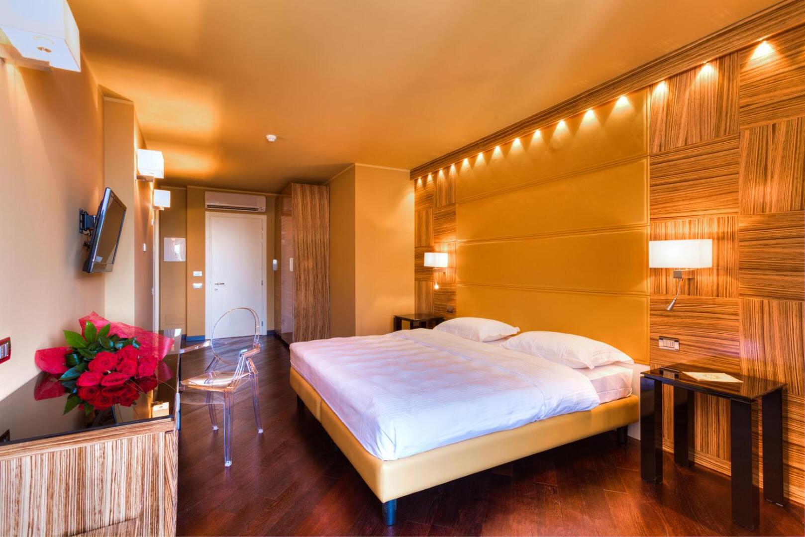Superior Classic Double Room with Lake View and Balcony photo 3