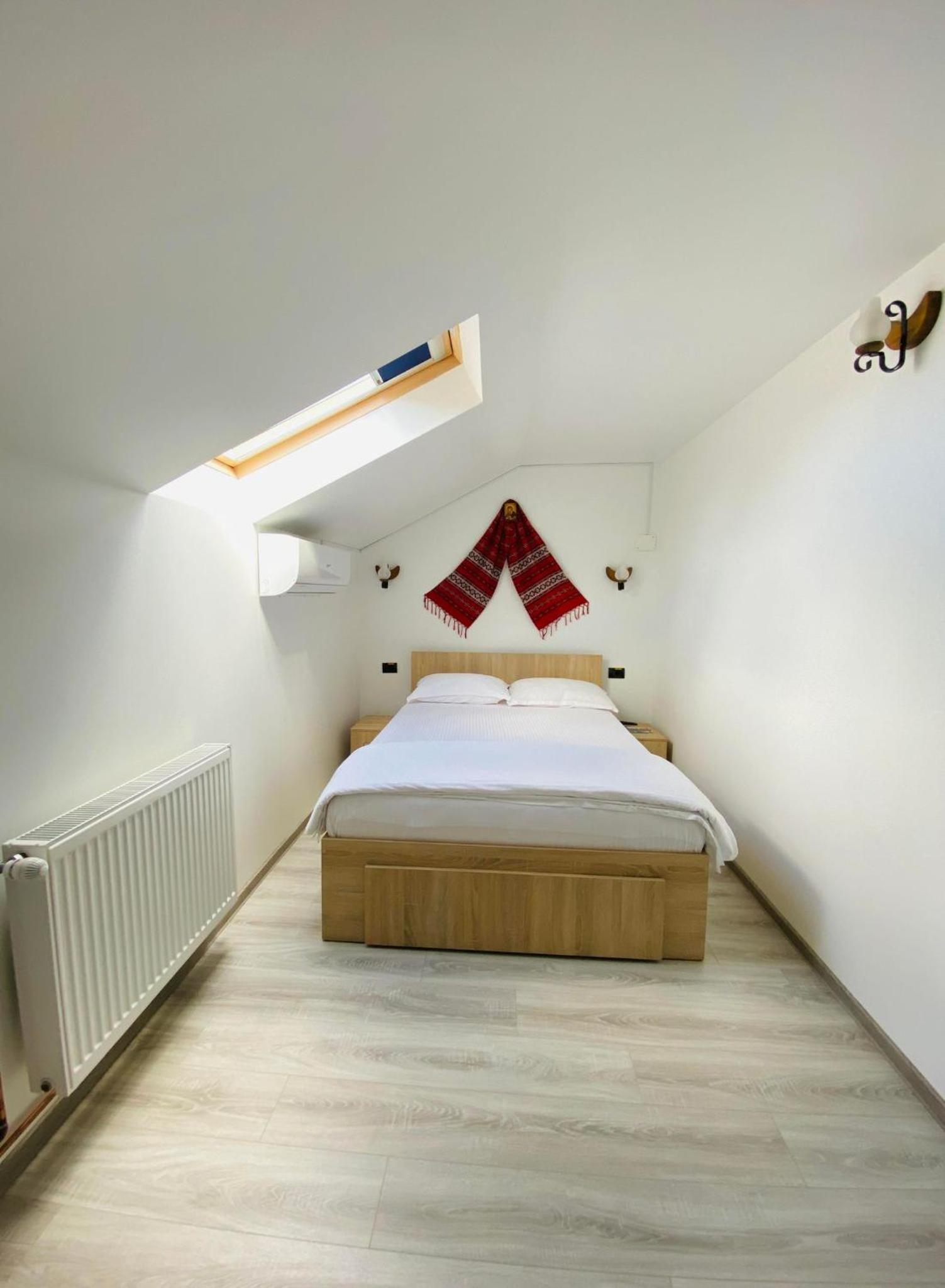 Double Room - Photo 3
