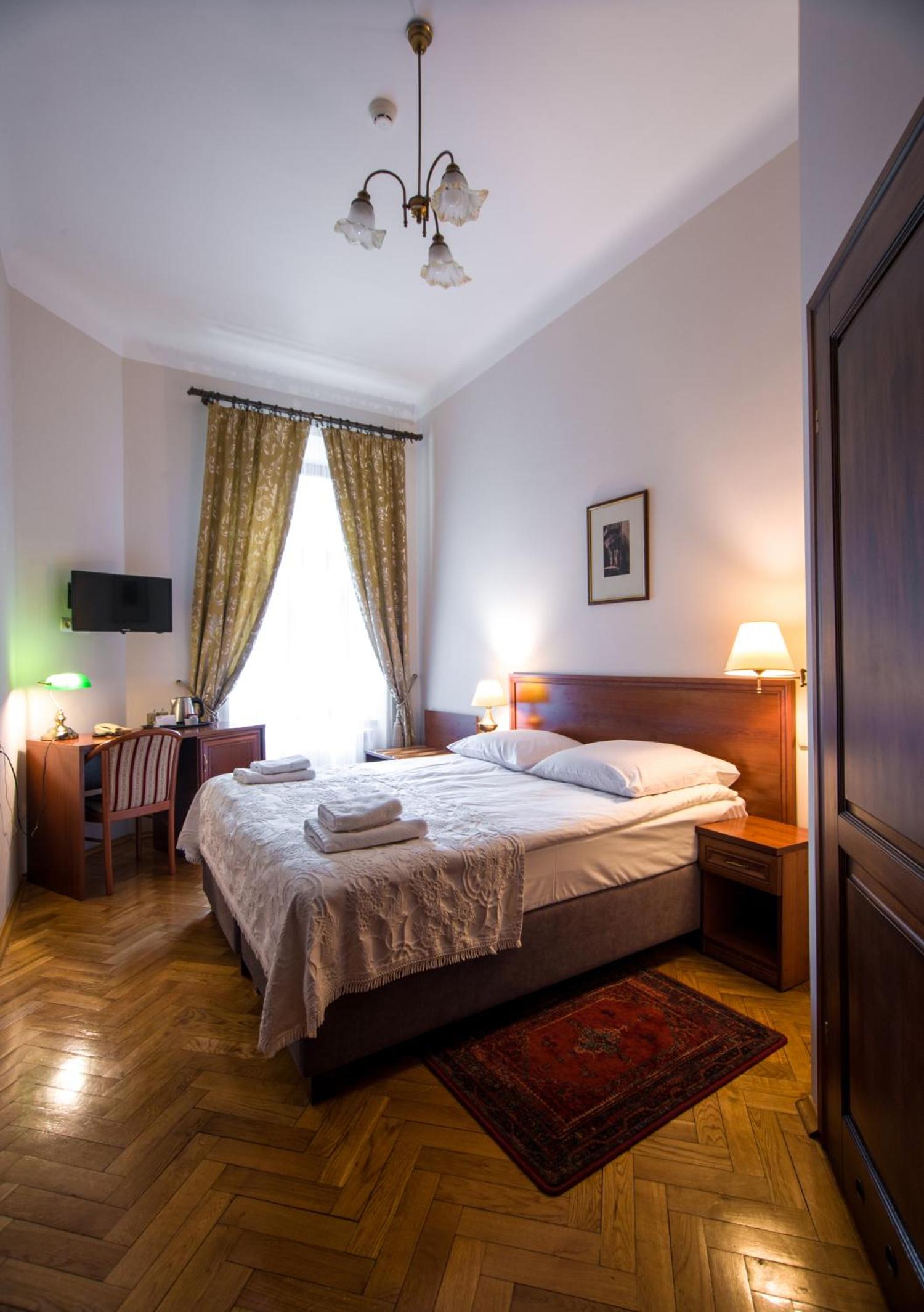 Economy Double Room photo 3