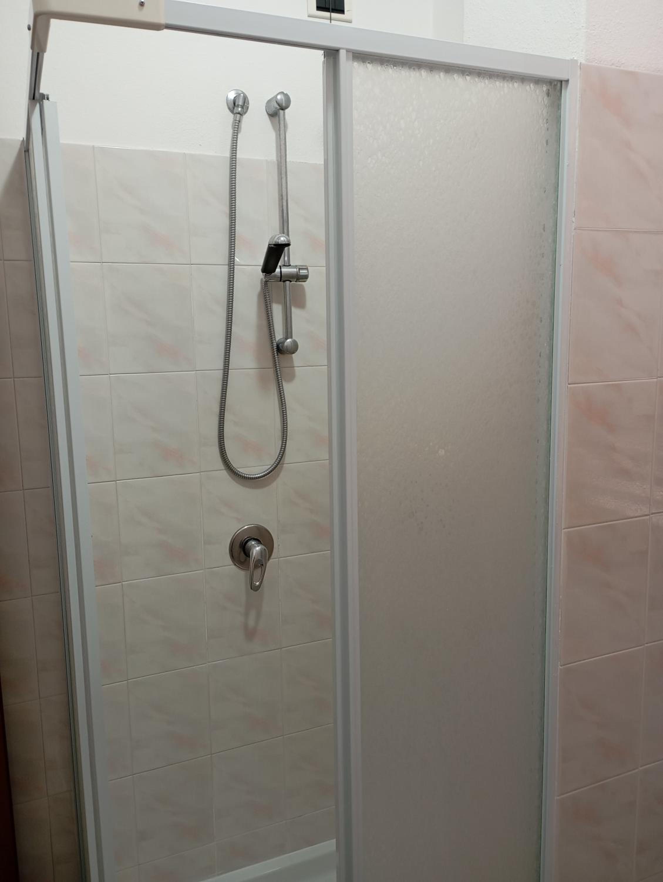 Double or Twin Room - Photo 4