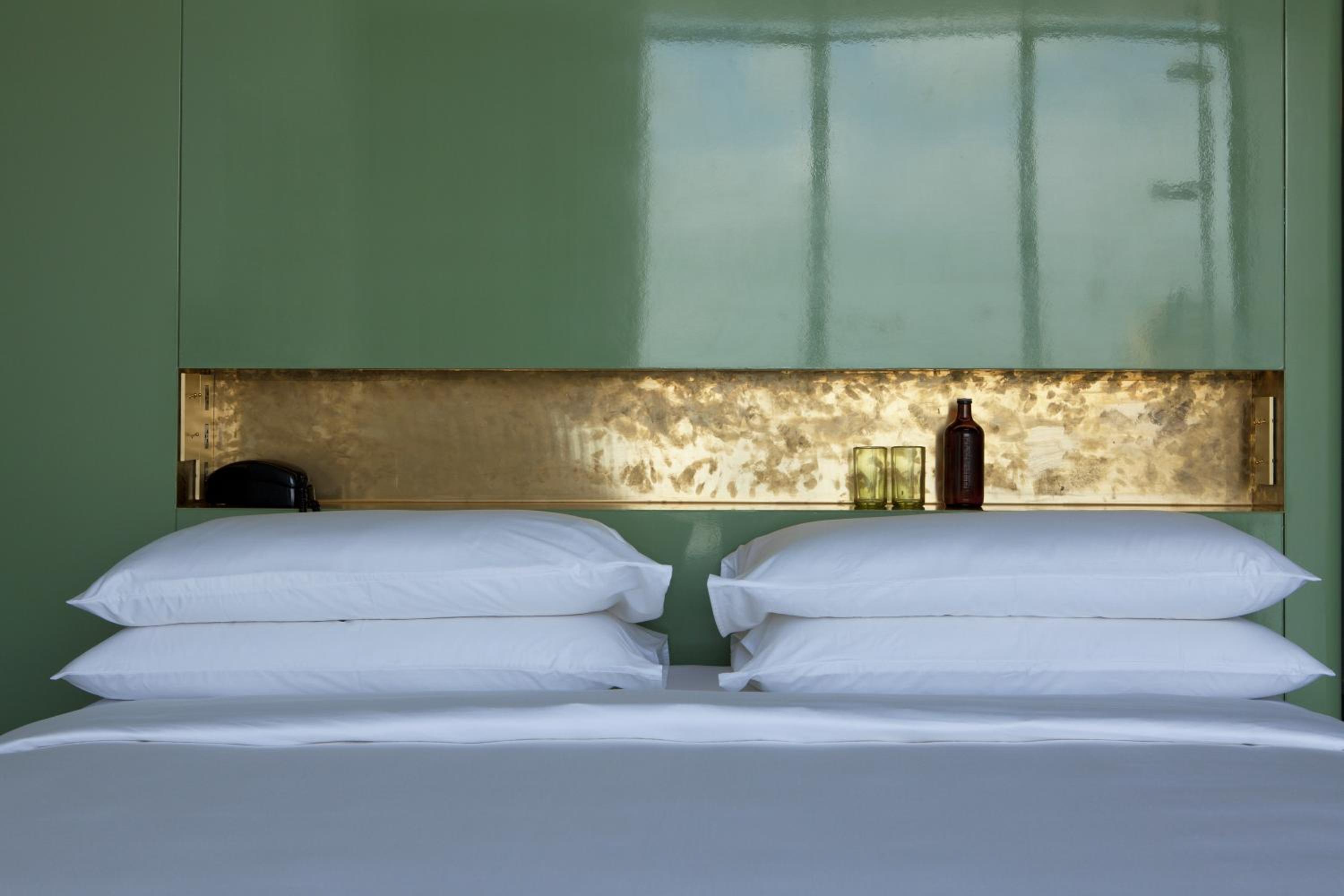 Standard King Room - Photo 3