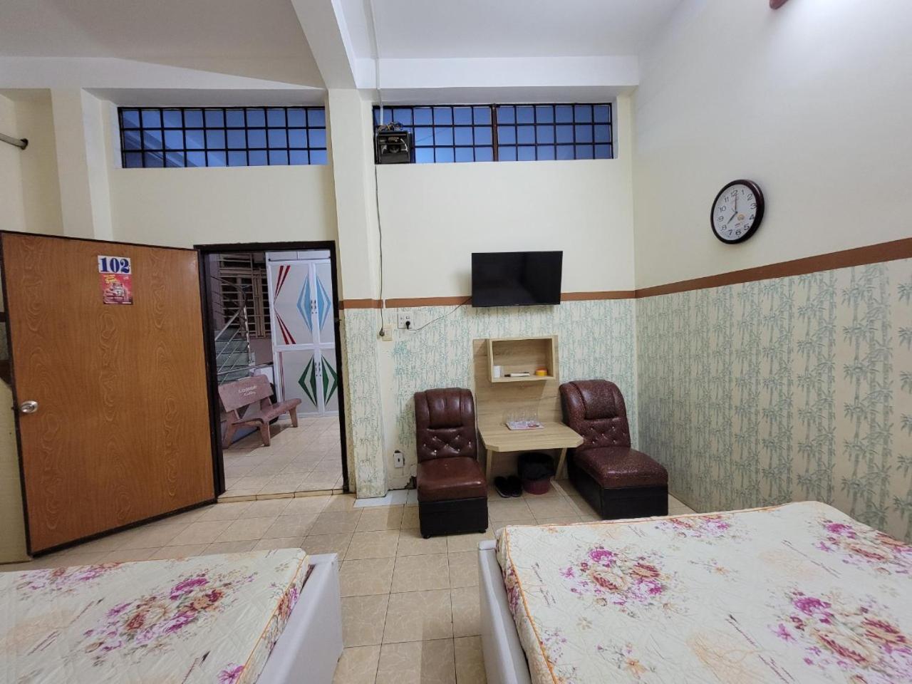 Double Room with Two Double Beds - Photo 9