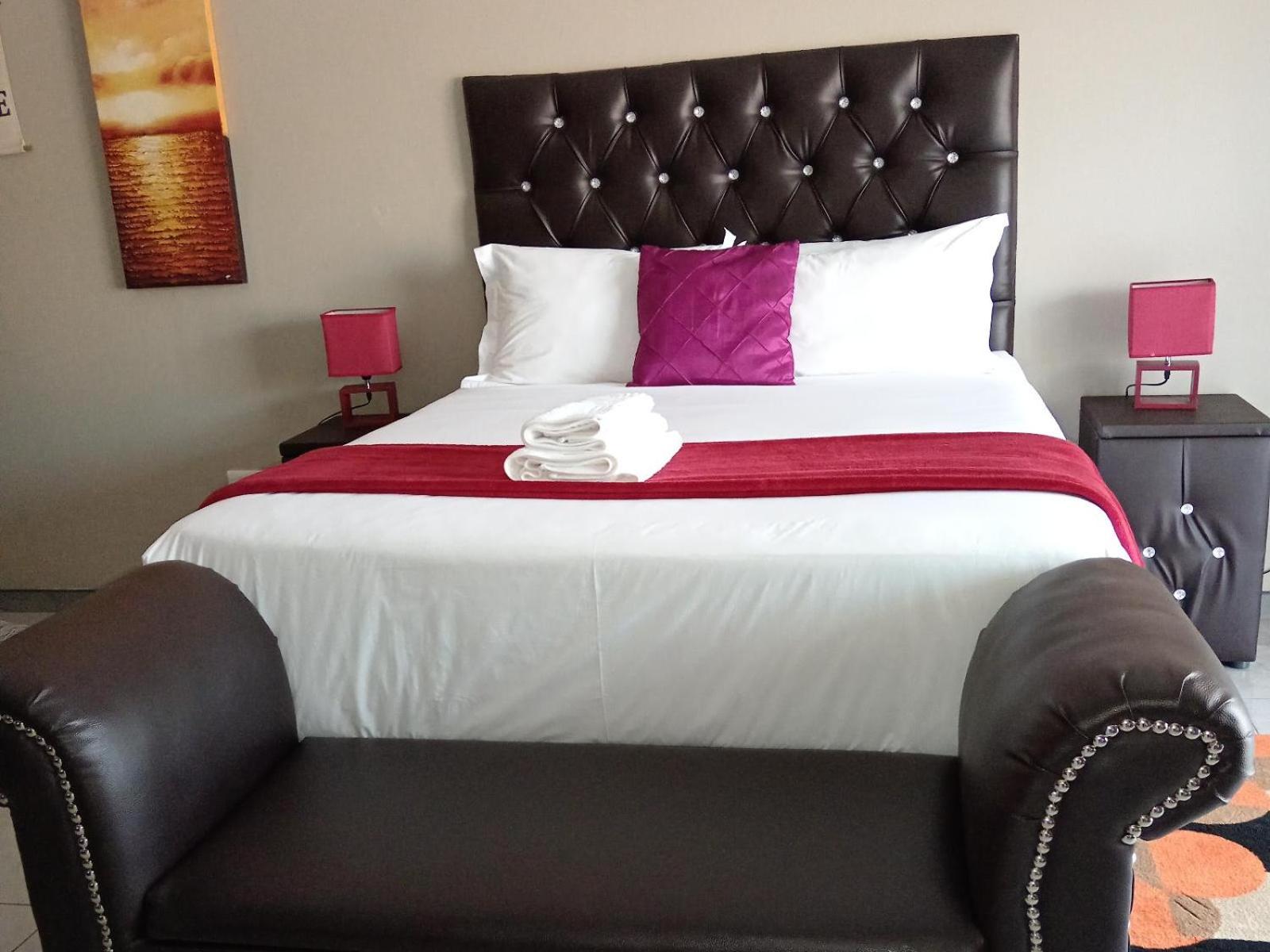 Executive Suite - Photo 19