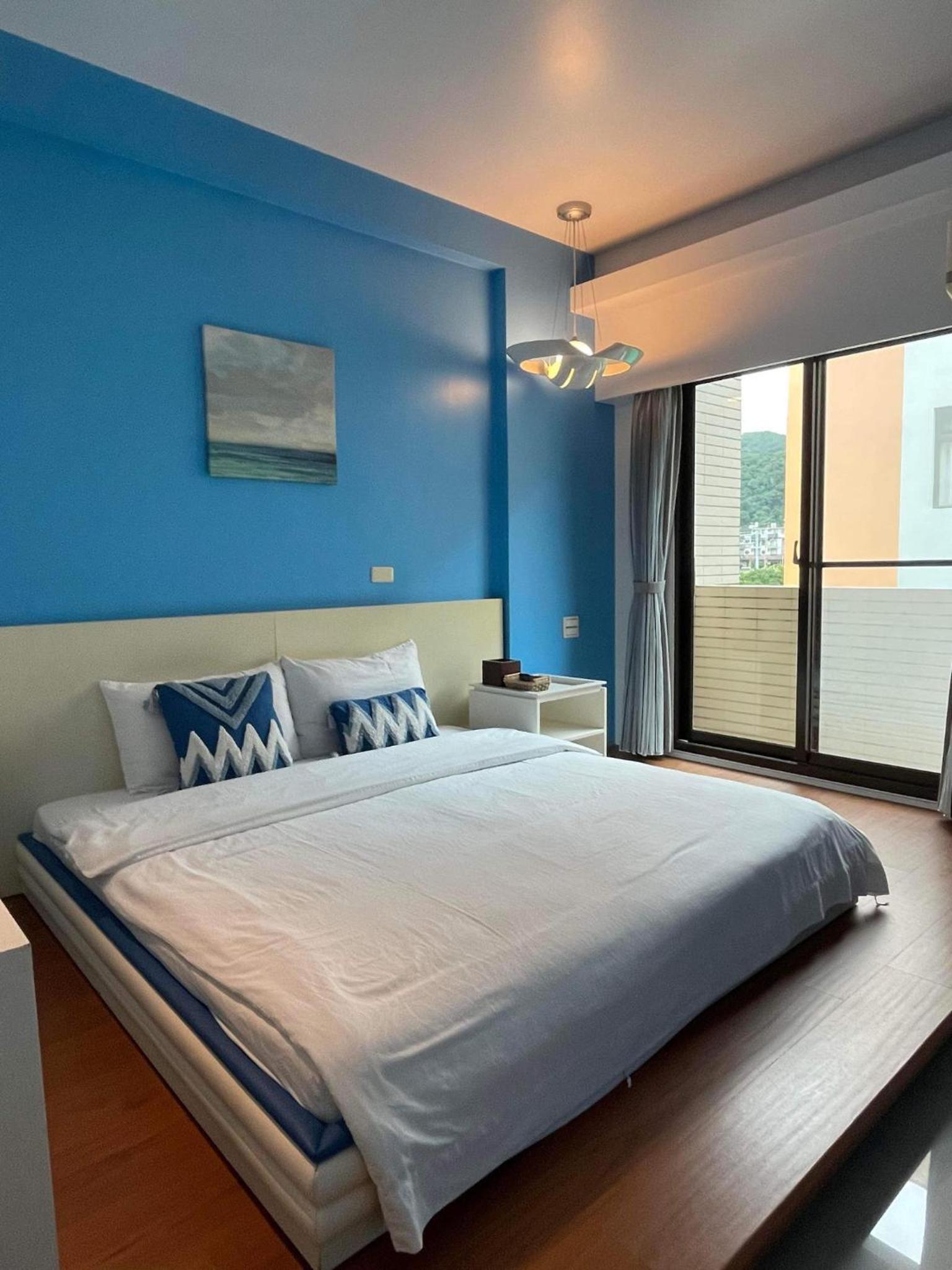 Queen Room with Balcony photo 2