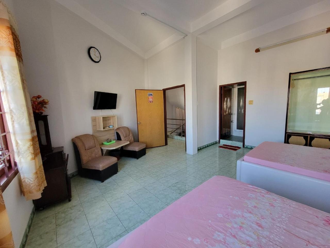 Double Room with Two Double Beds - Photo 8