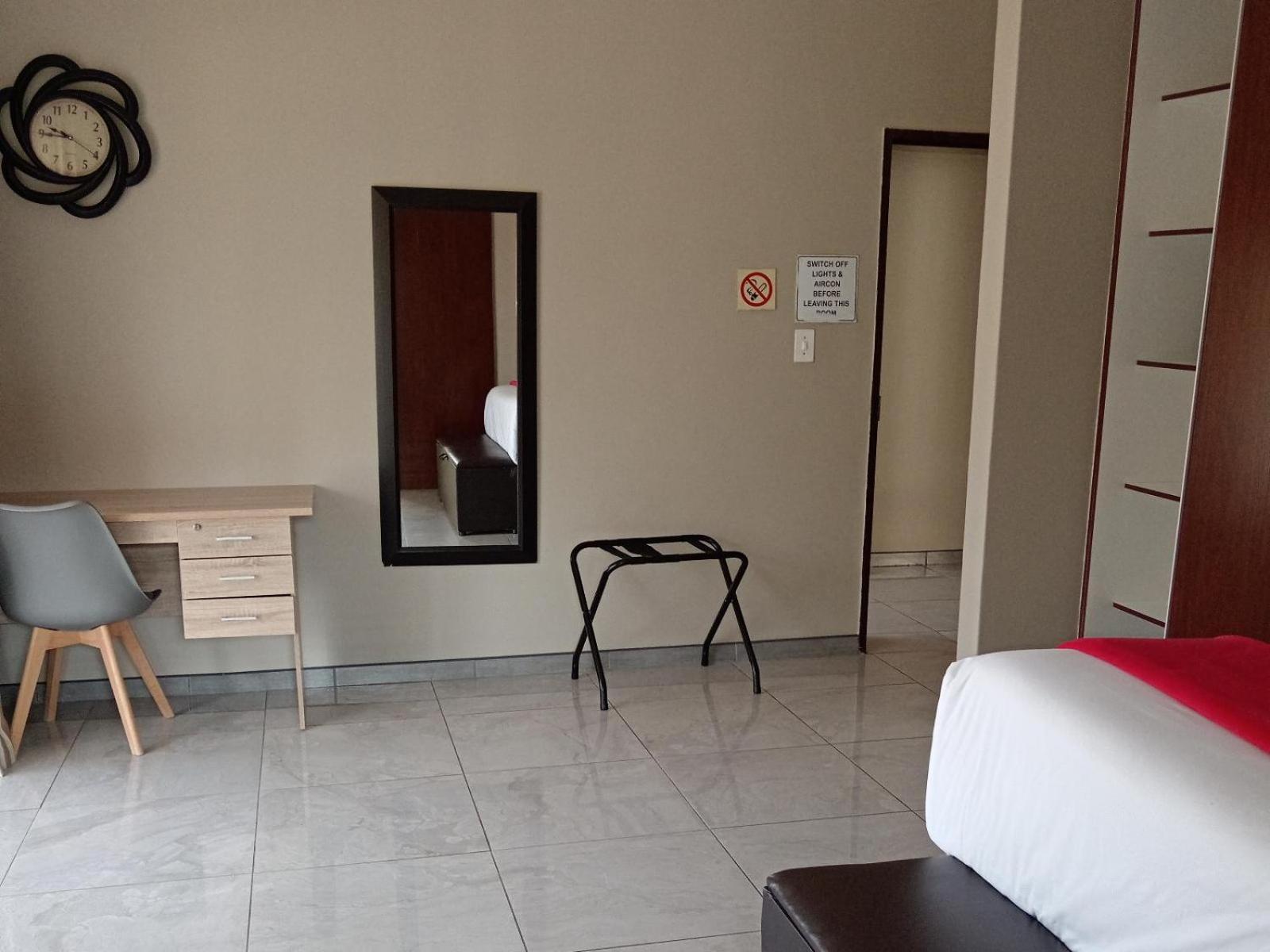 Executive Suite - Photo 2