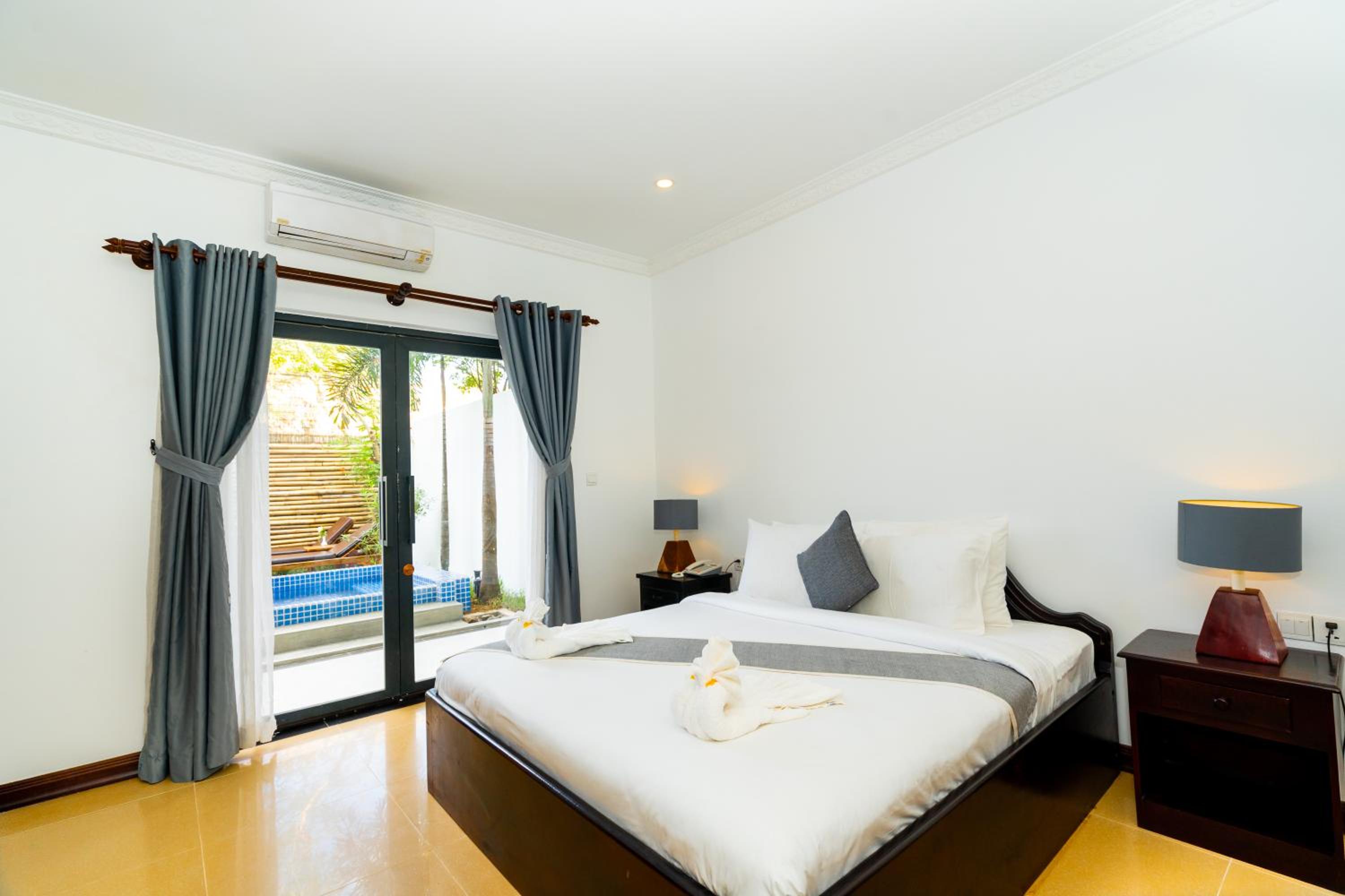 Junior Suite with Private Pool - Photo 7