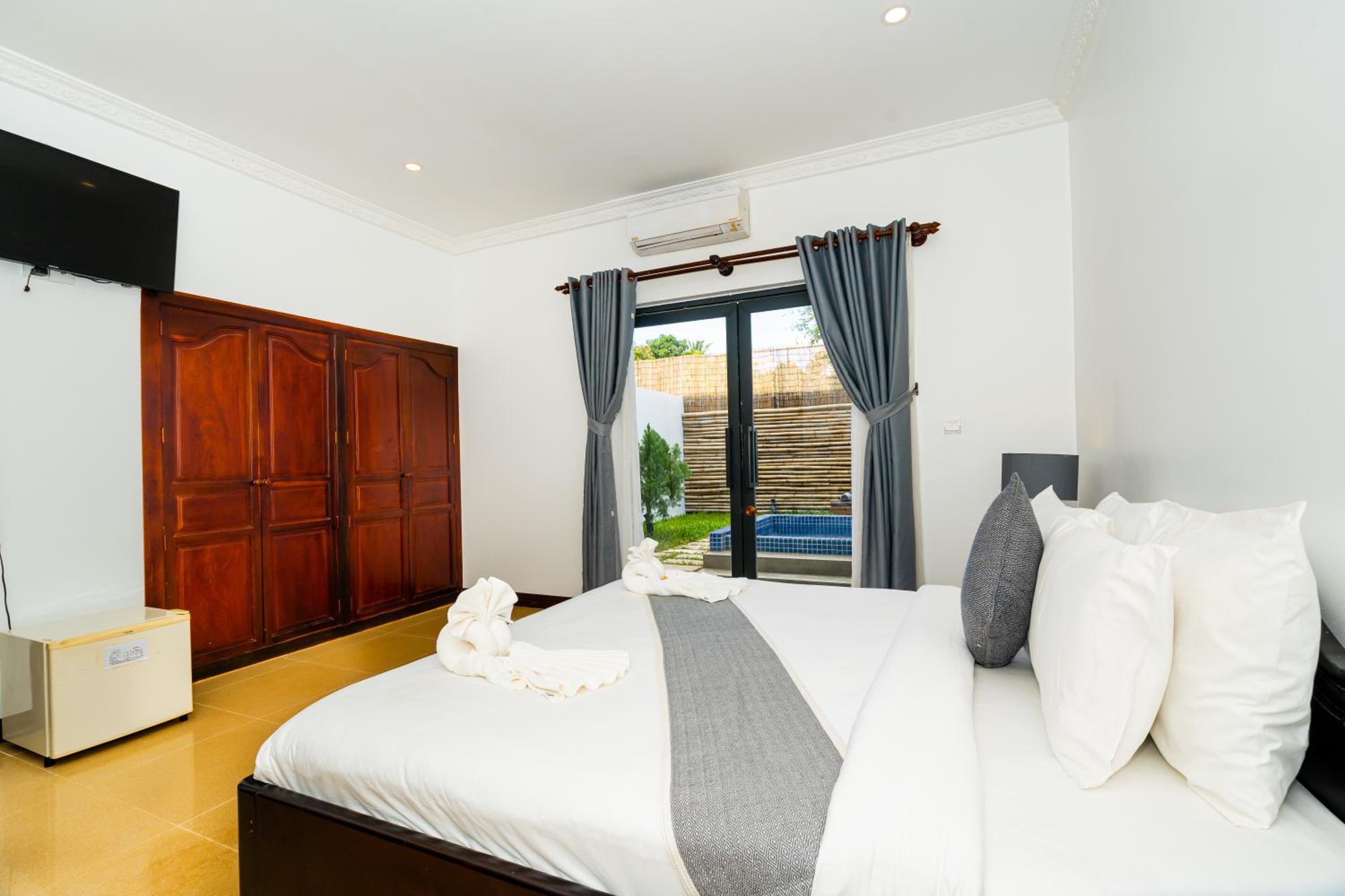 Junior Suite with Private Pool - Photo 1