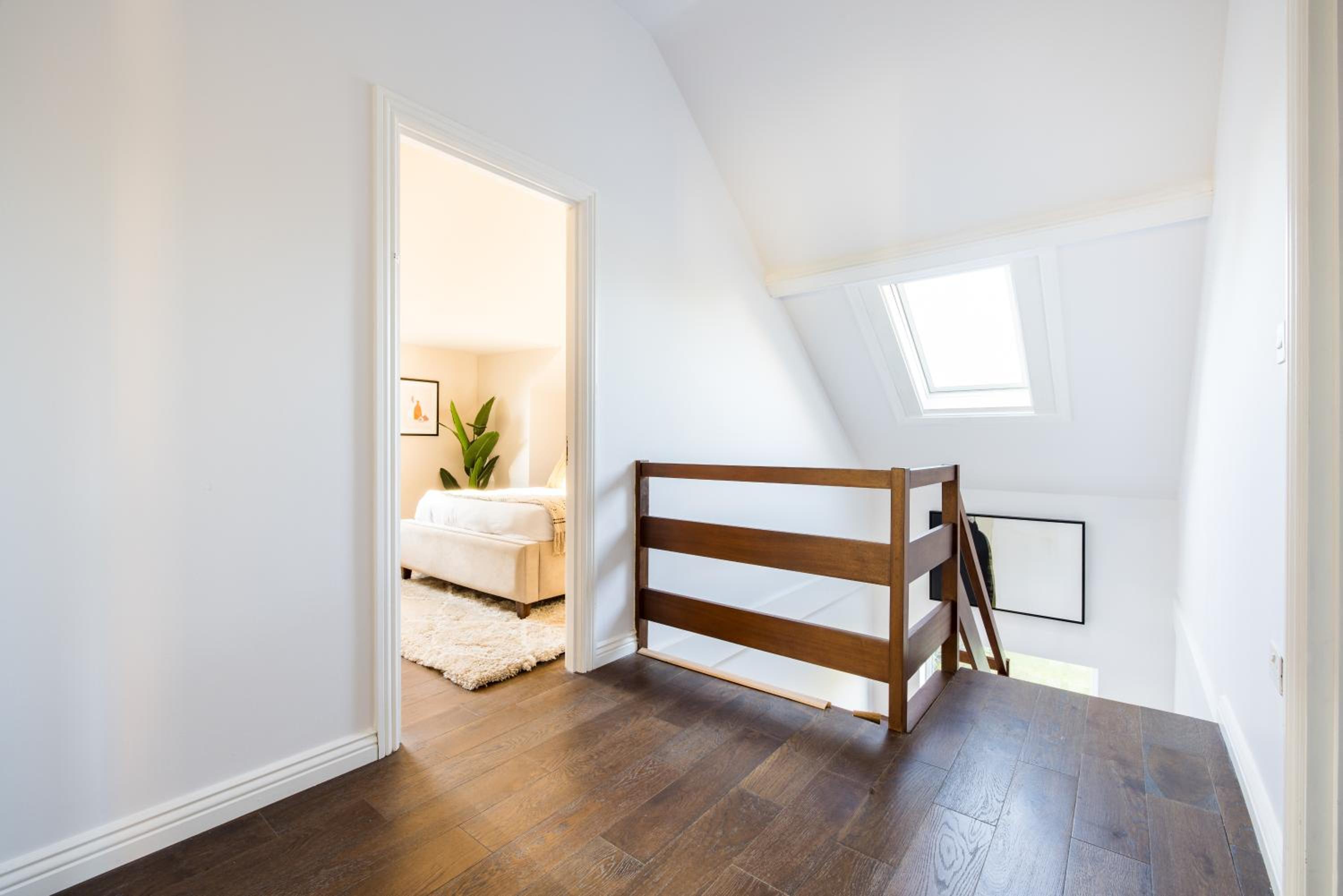 Seven-Bedroom House photo 1