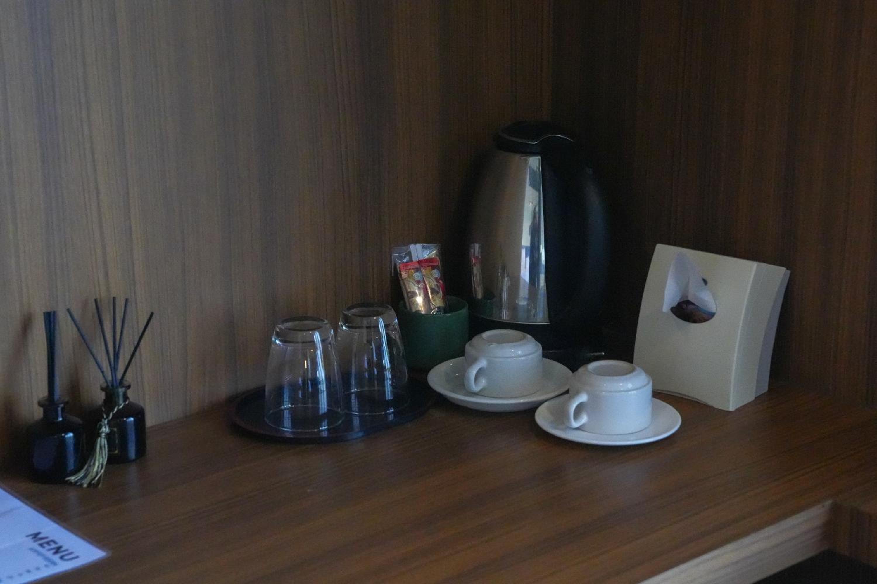 Deluxe King Suite - Photo 12