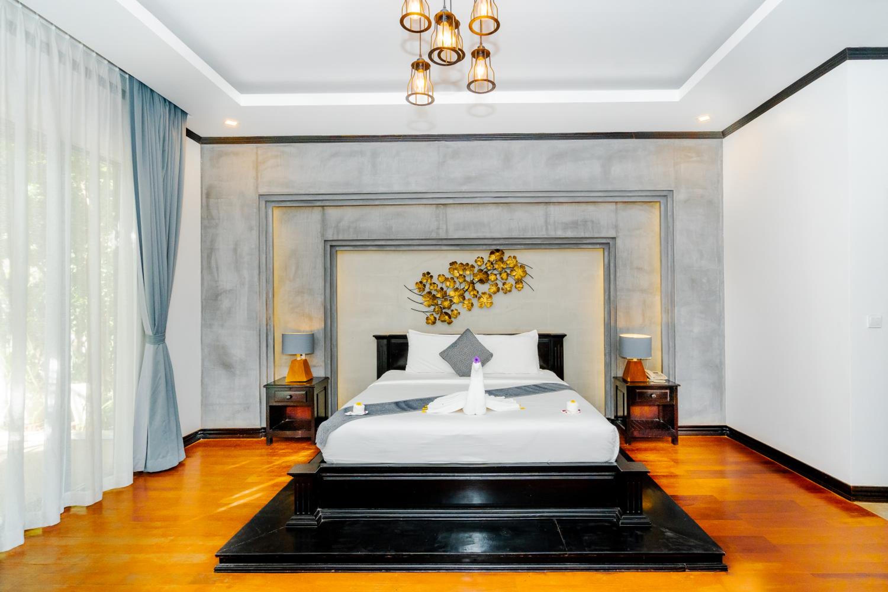King Suite - Photo 3