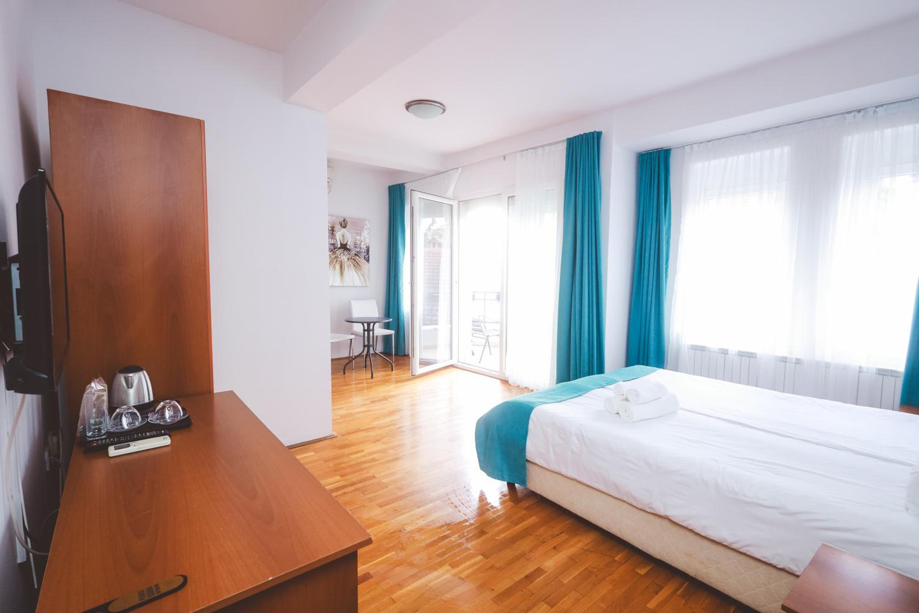 Double Room with Lake View photo 2