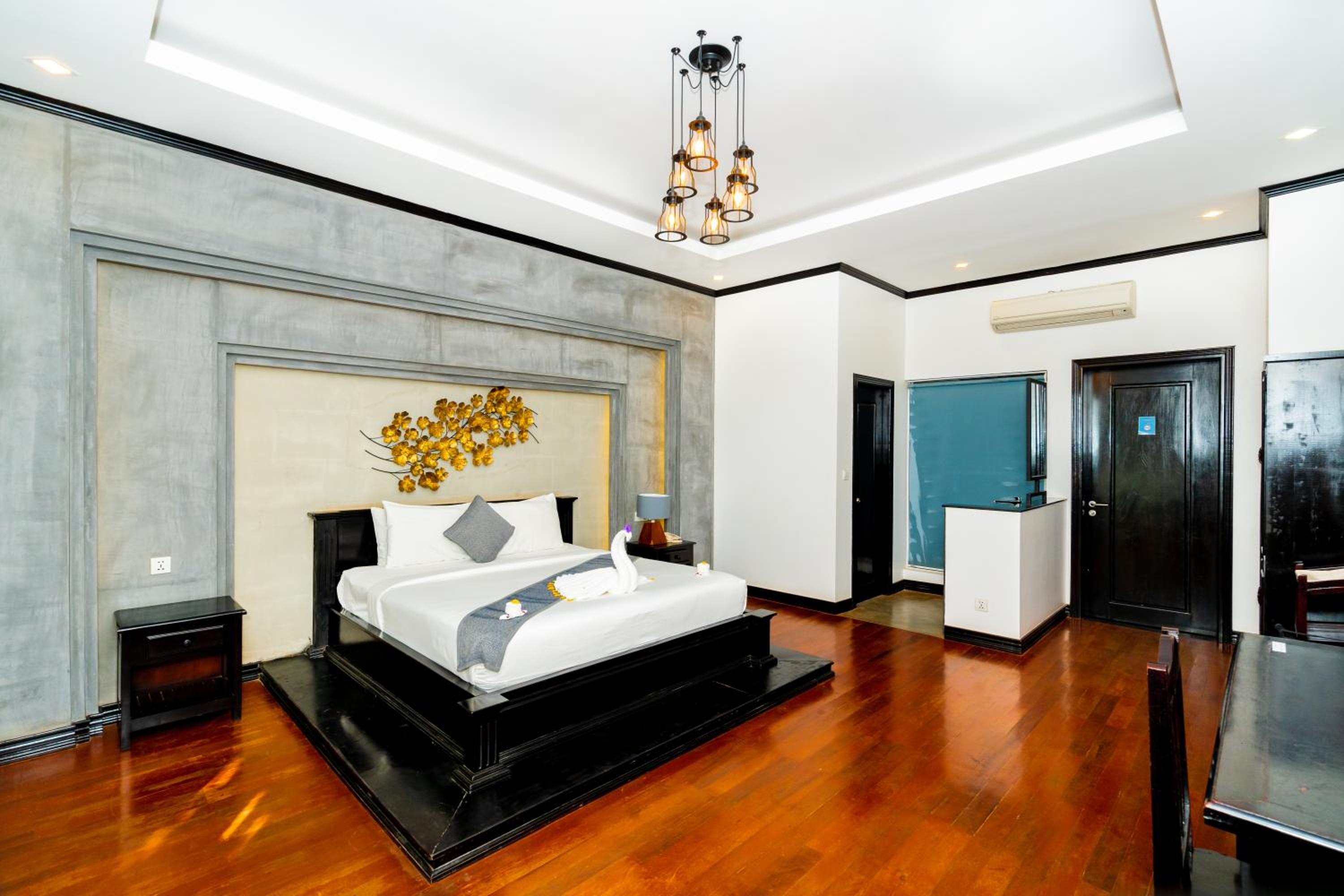 King Suite - Photo 4