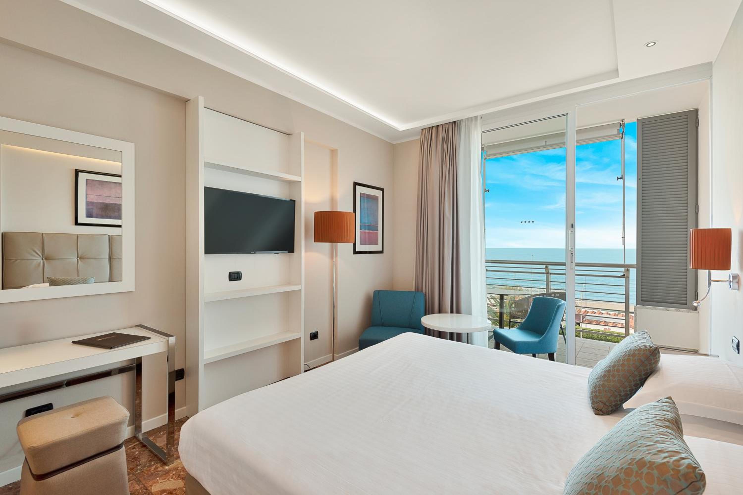 Superior Double Room with Balcony - Photo 8