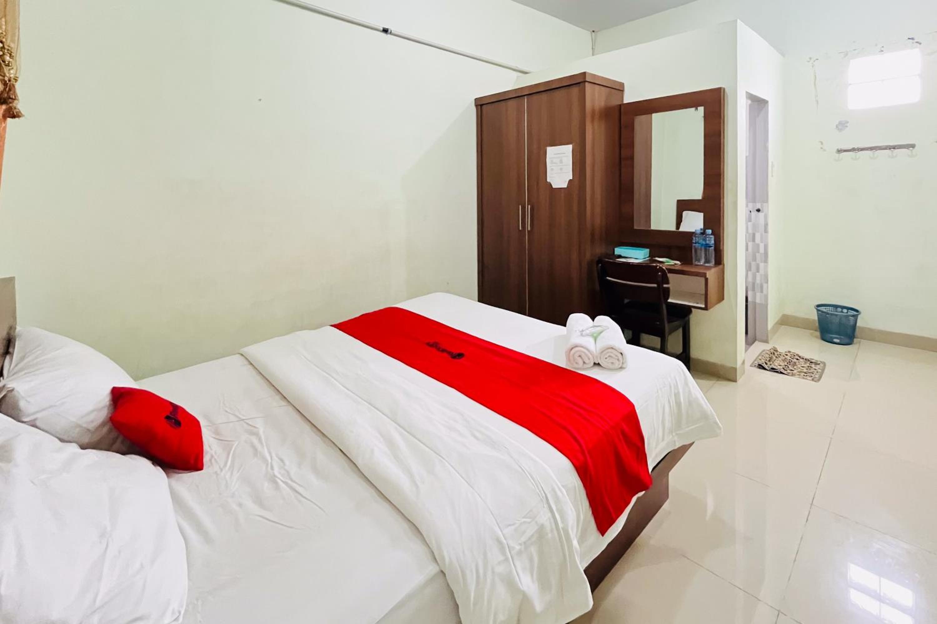 Standard Double Room - Photo 8