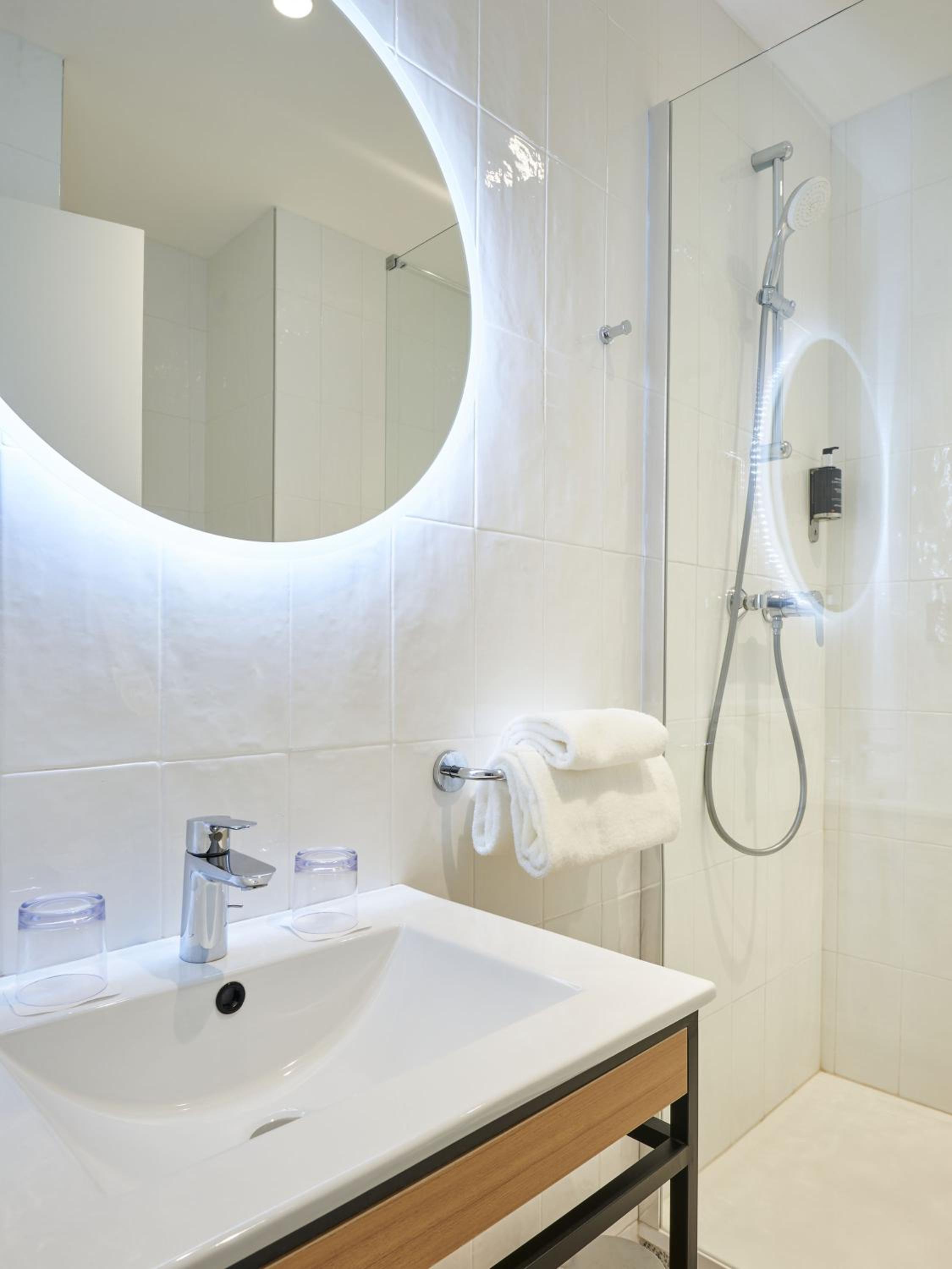 Double Room - Photo 7