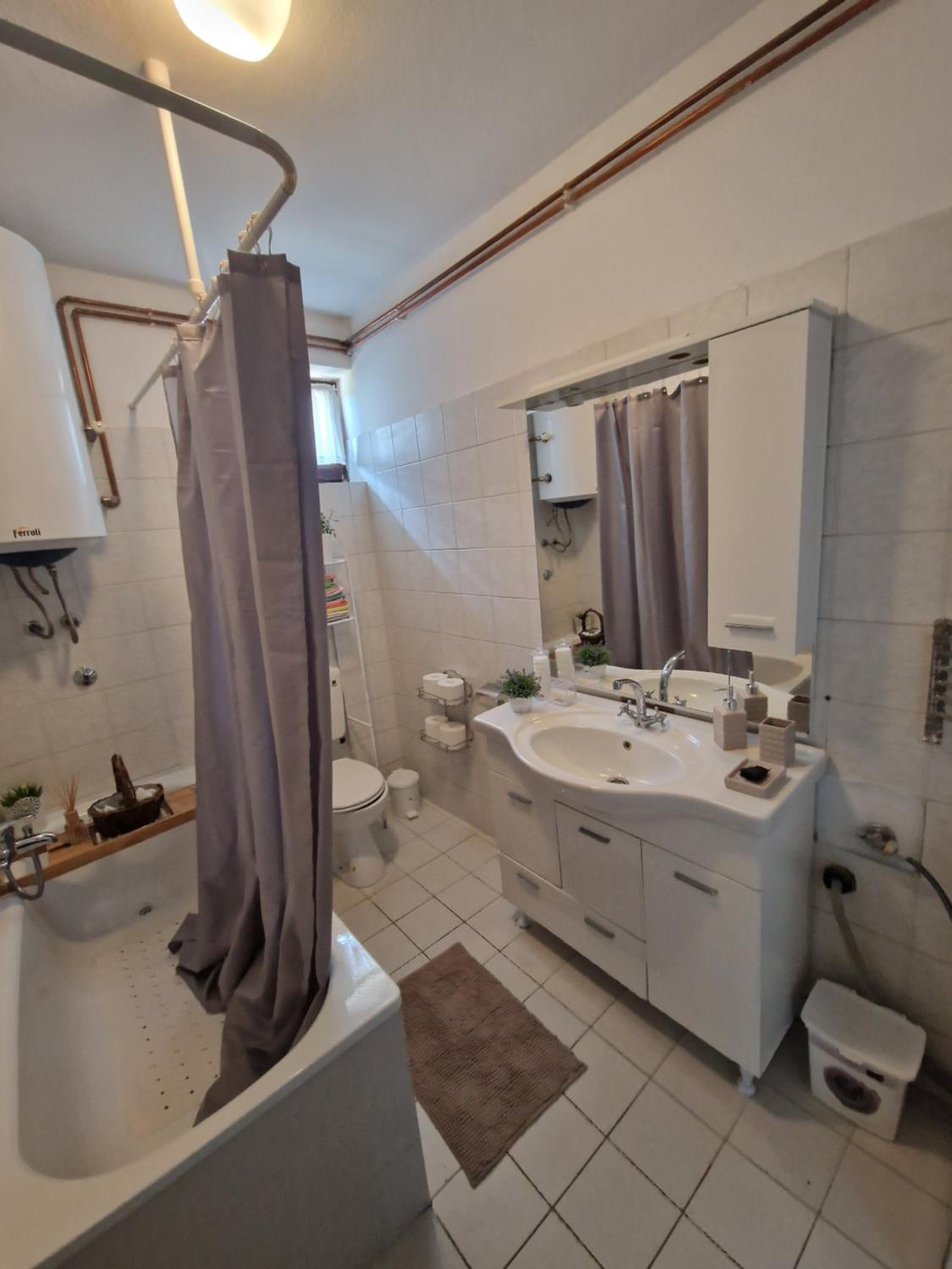 Two-Bedroom Apartment - Photo 2