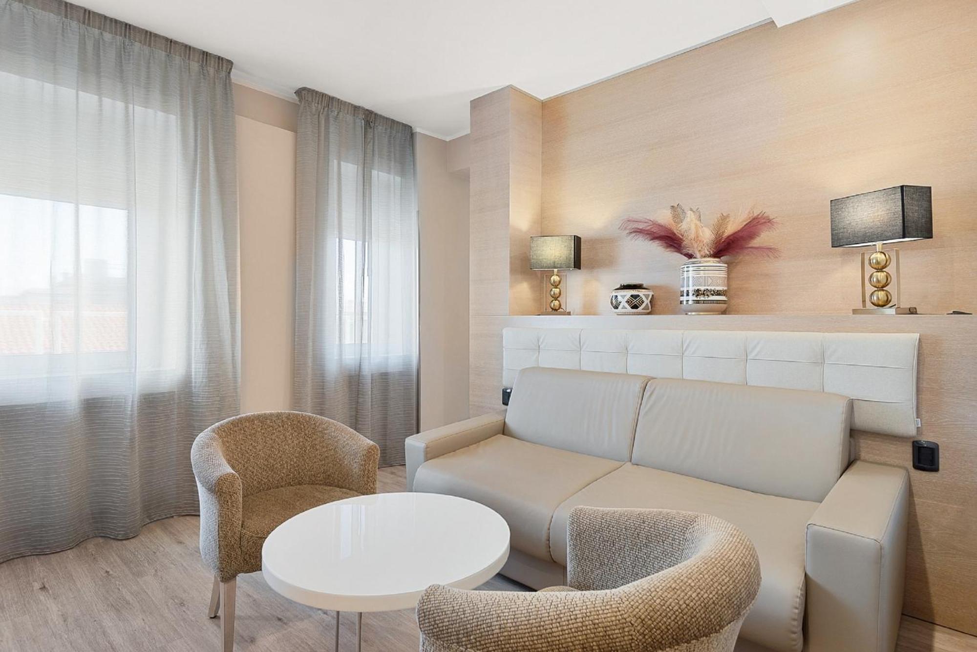 Two-Bedroom Suite - Photo 2