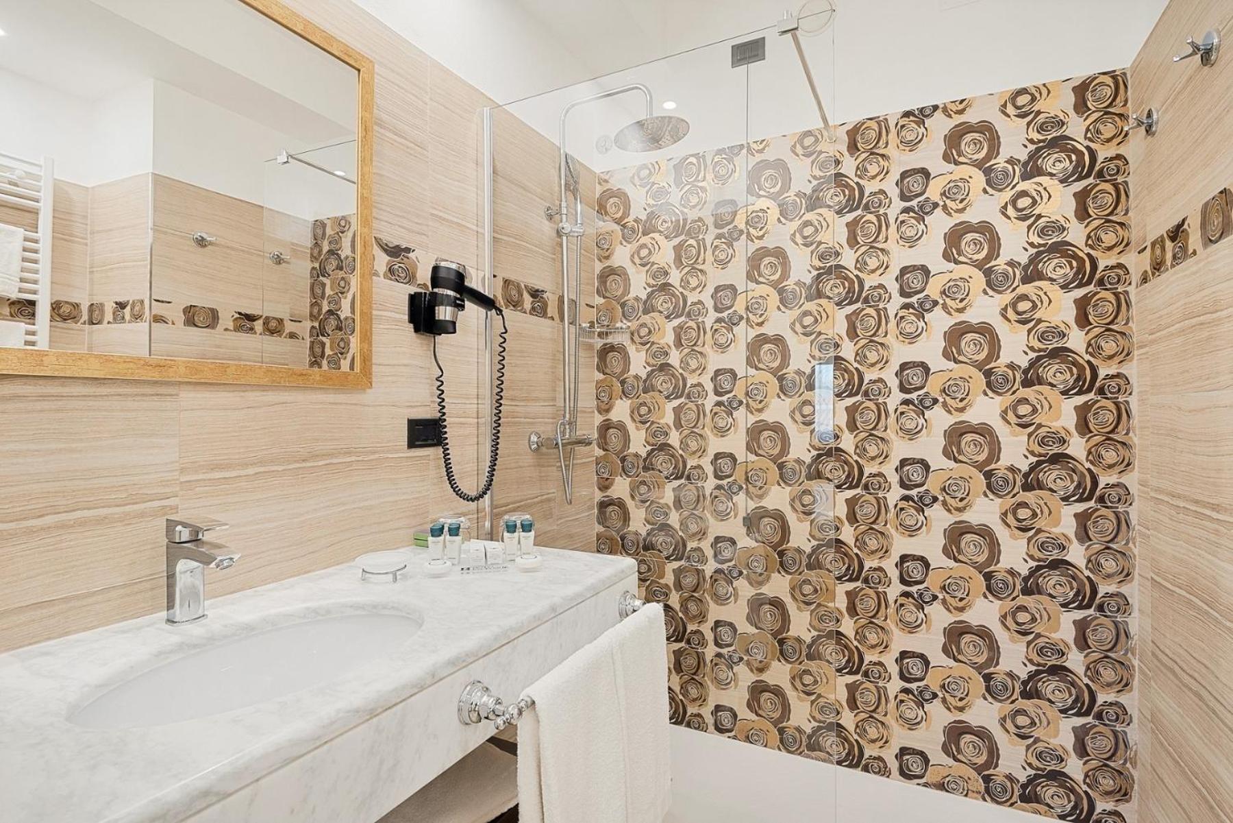 Two-Bedroom Suite - Photo 8