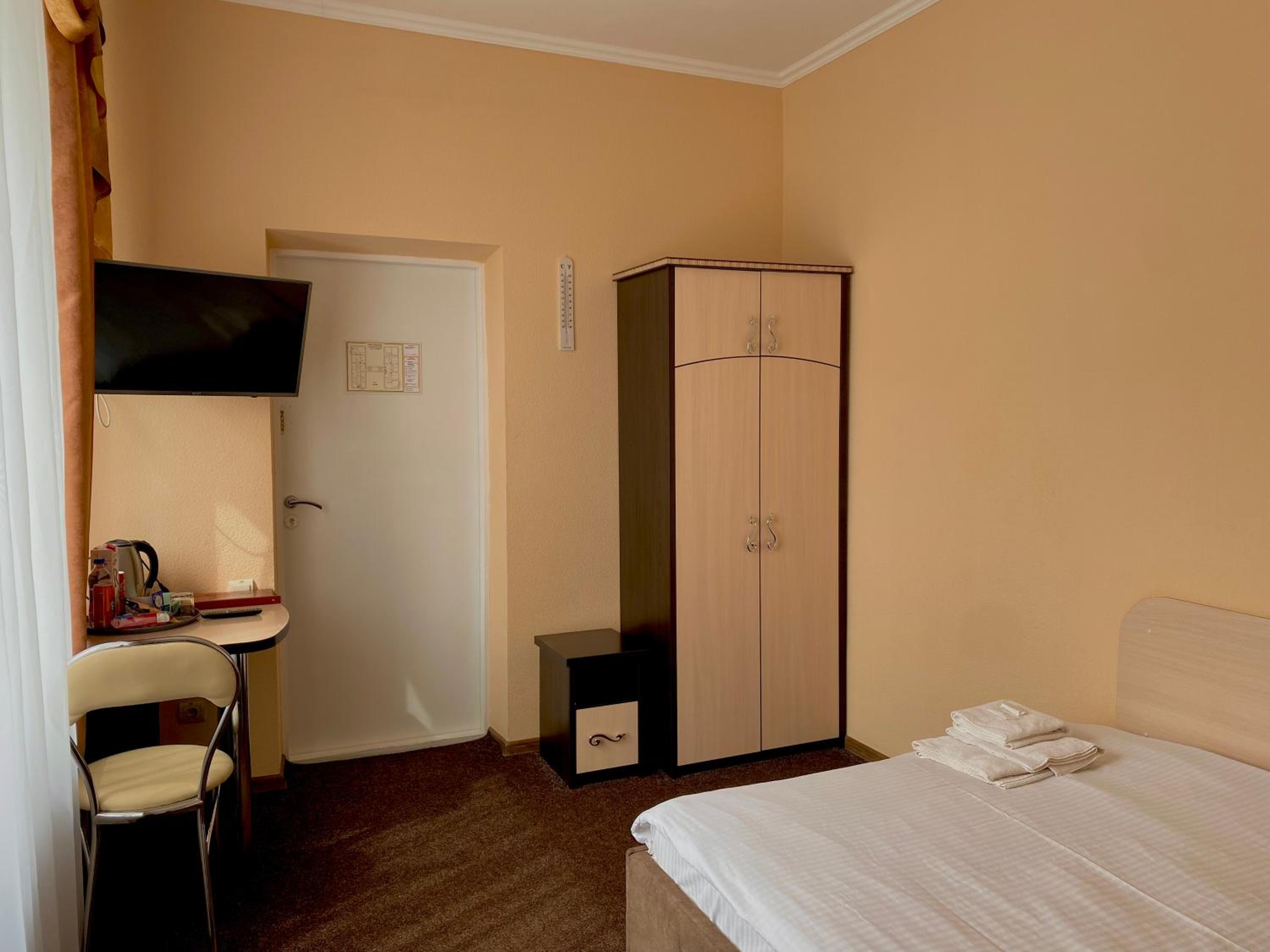 Standard Single Room with Shower photo 3
