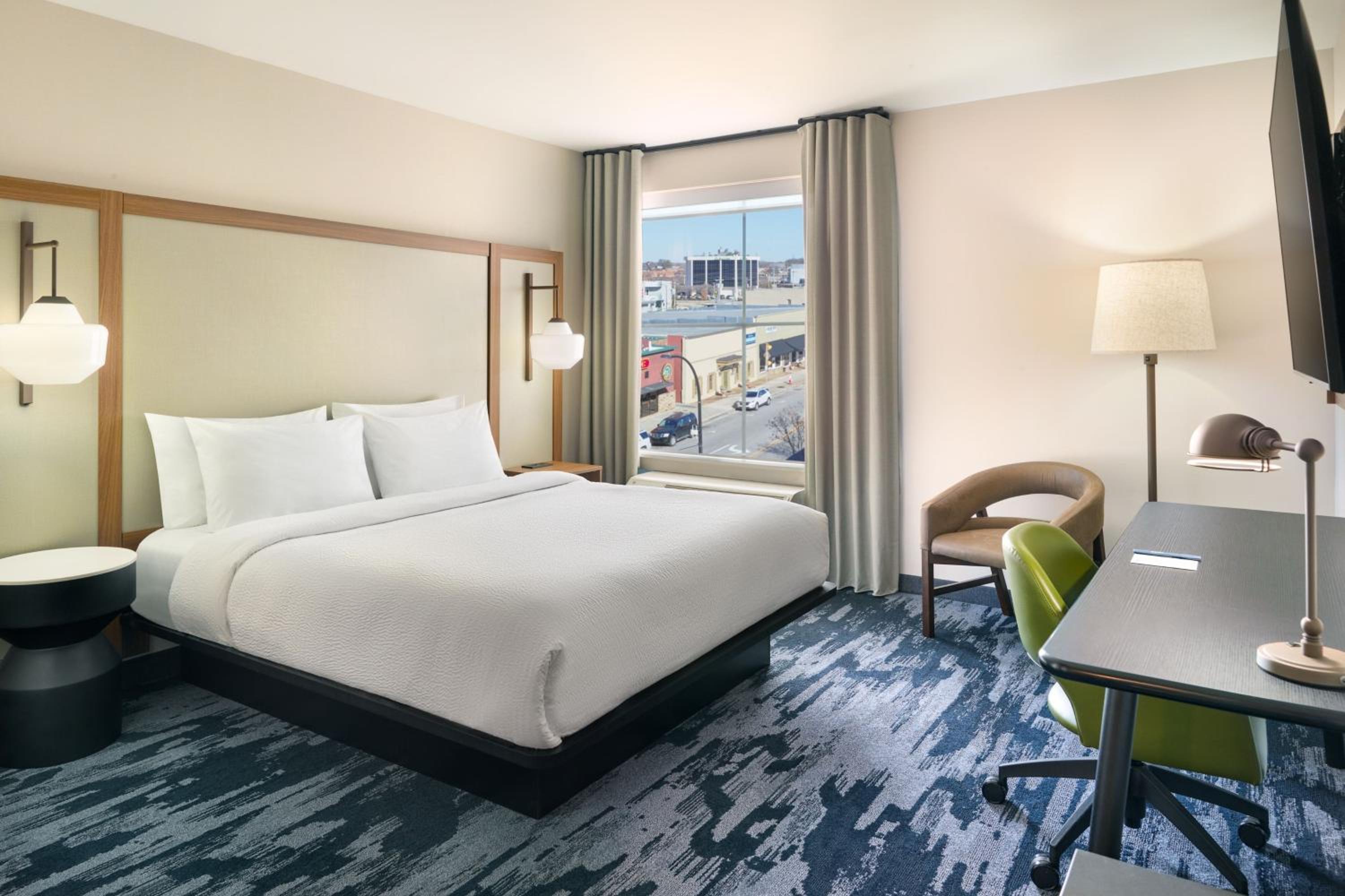 King Room with Roll-In Shower and City View - Mobility and Hearing Accessible