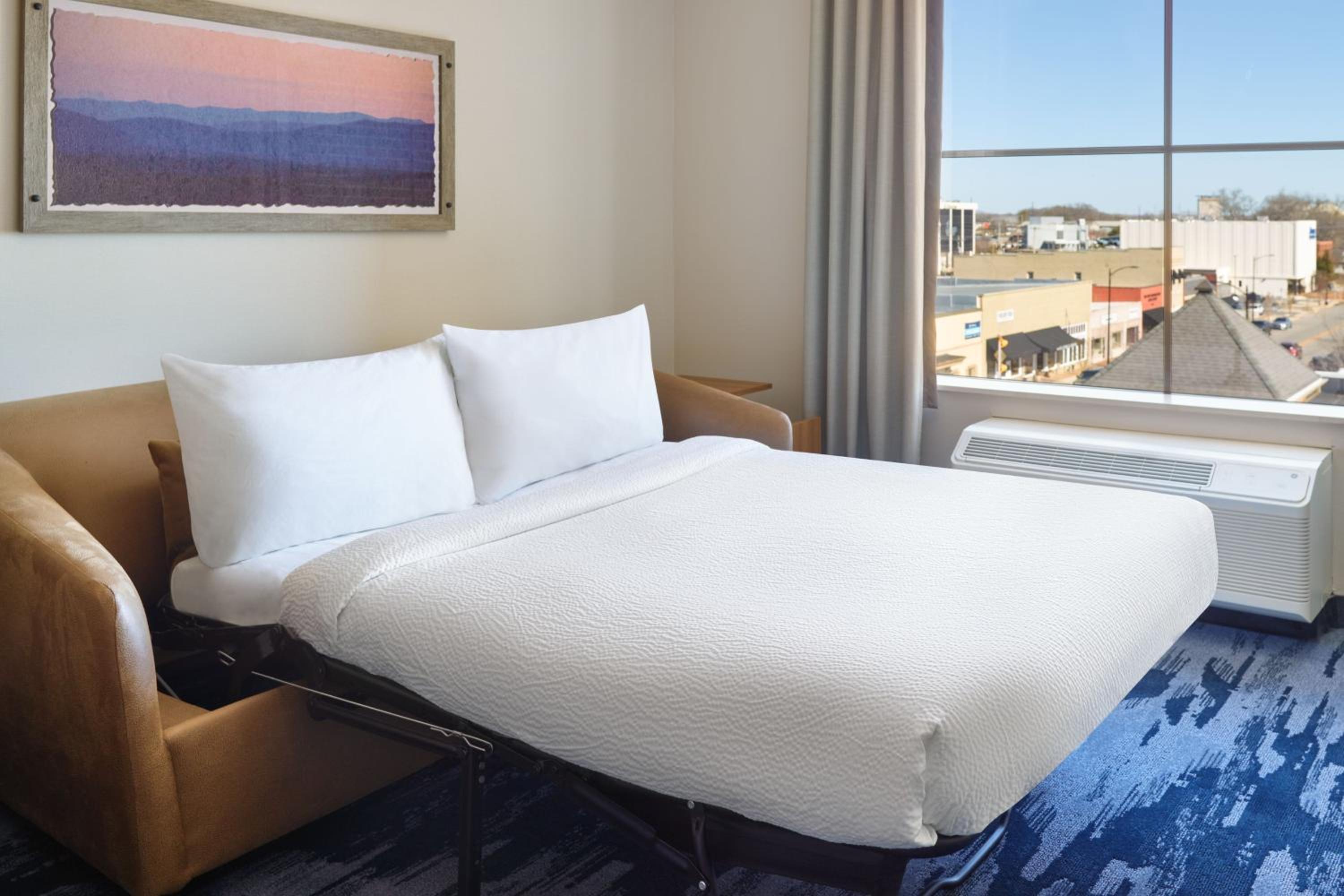 Larger King Room with City View and Sofa Bed photo 2