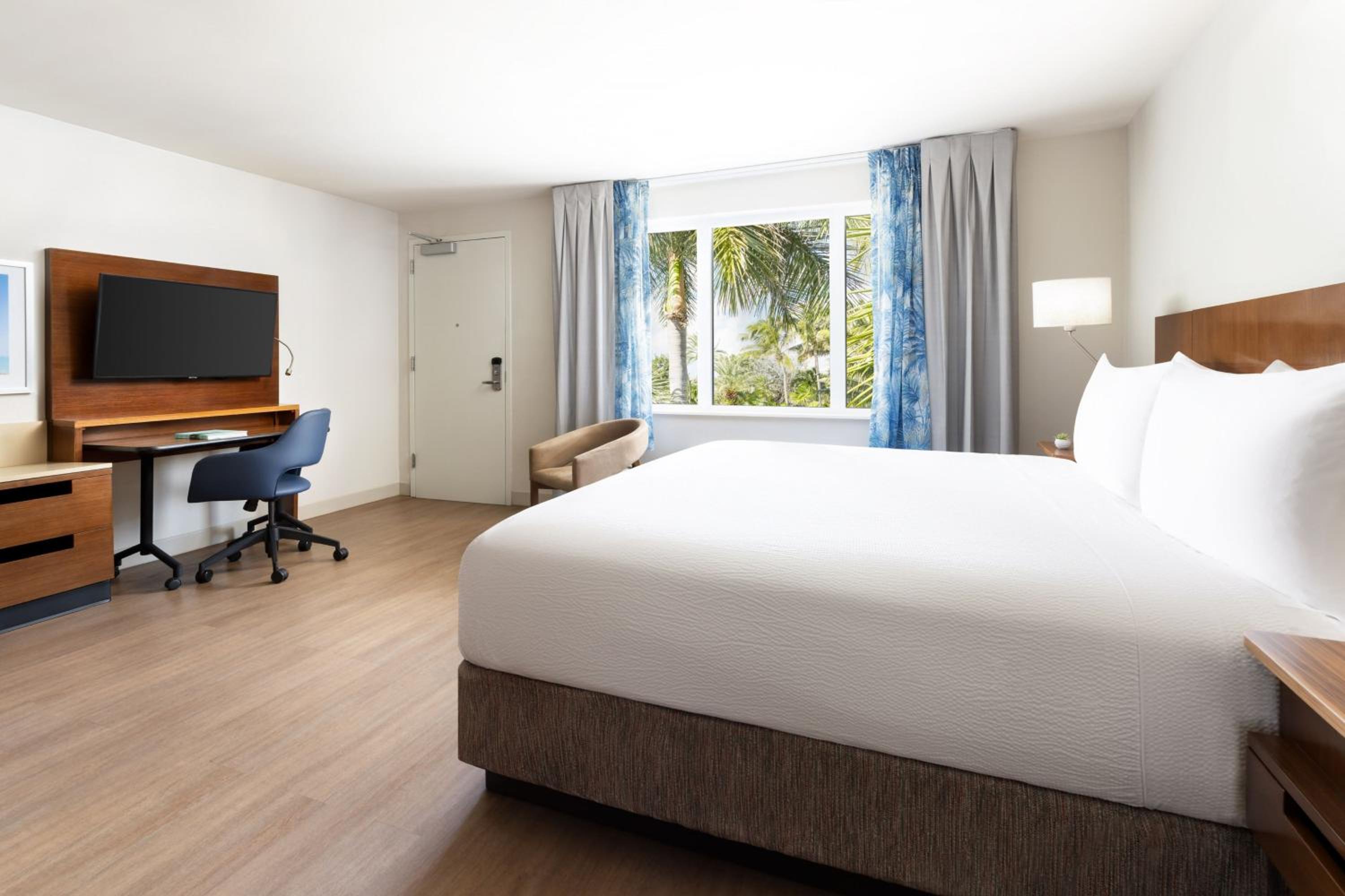 Available room thumbnail 5