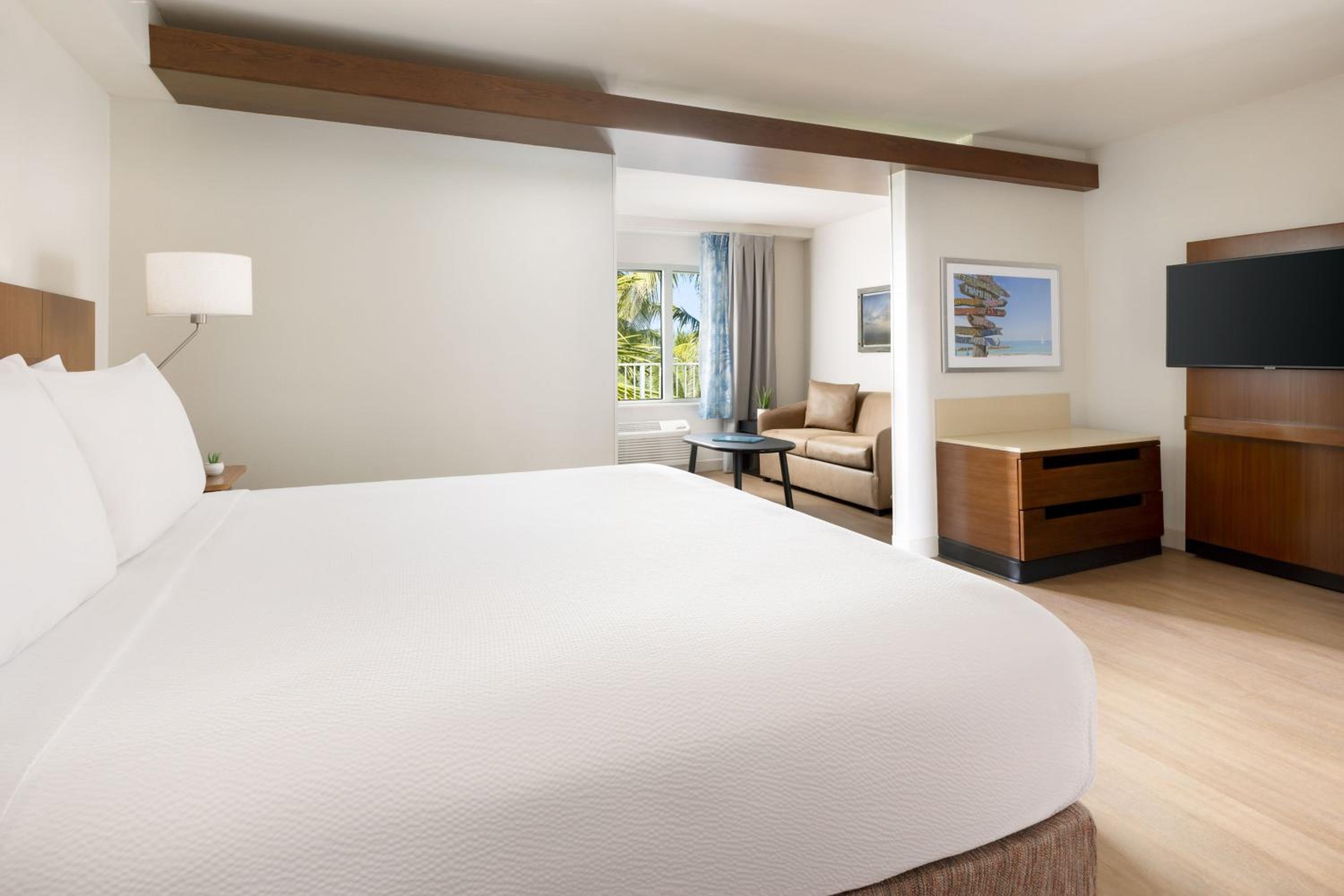 Studio King Room with Sofa Bed - Hearing Accessible