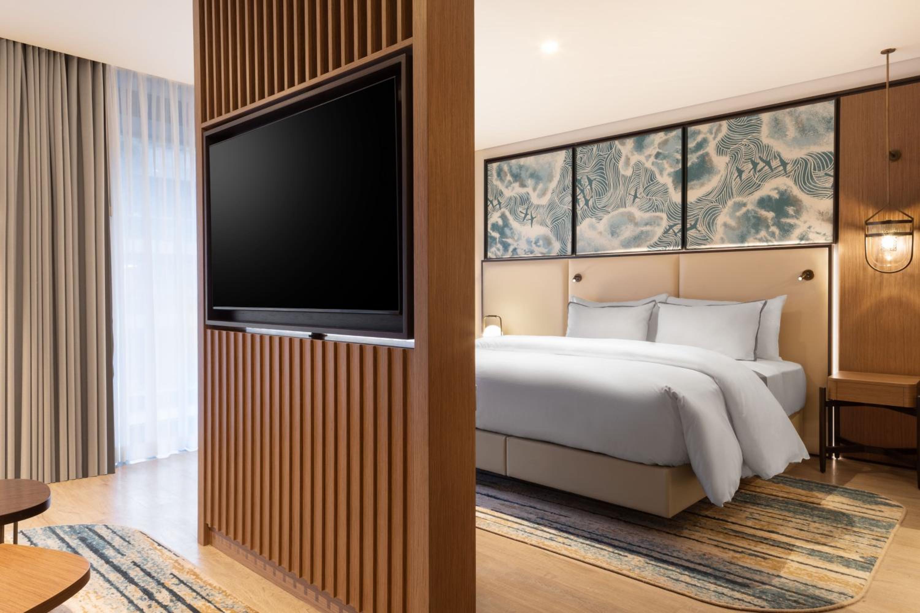 Junior Suite, 1 King, Courtyard view, Terrace