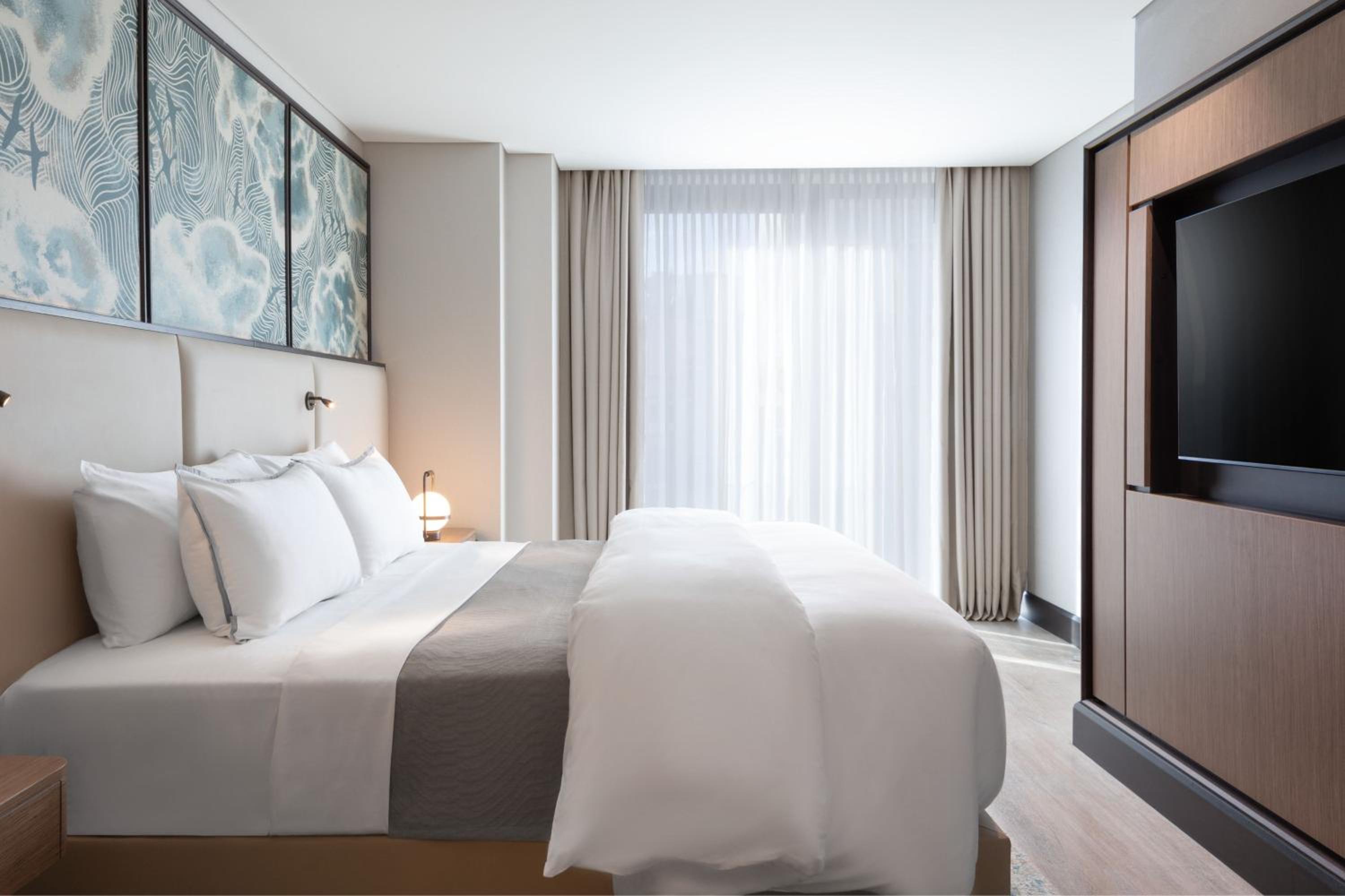 Premium, Suite, 1 King, Sofa bed, City view