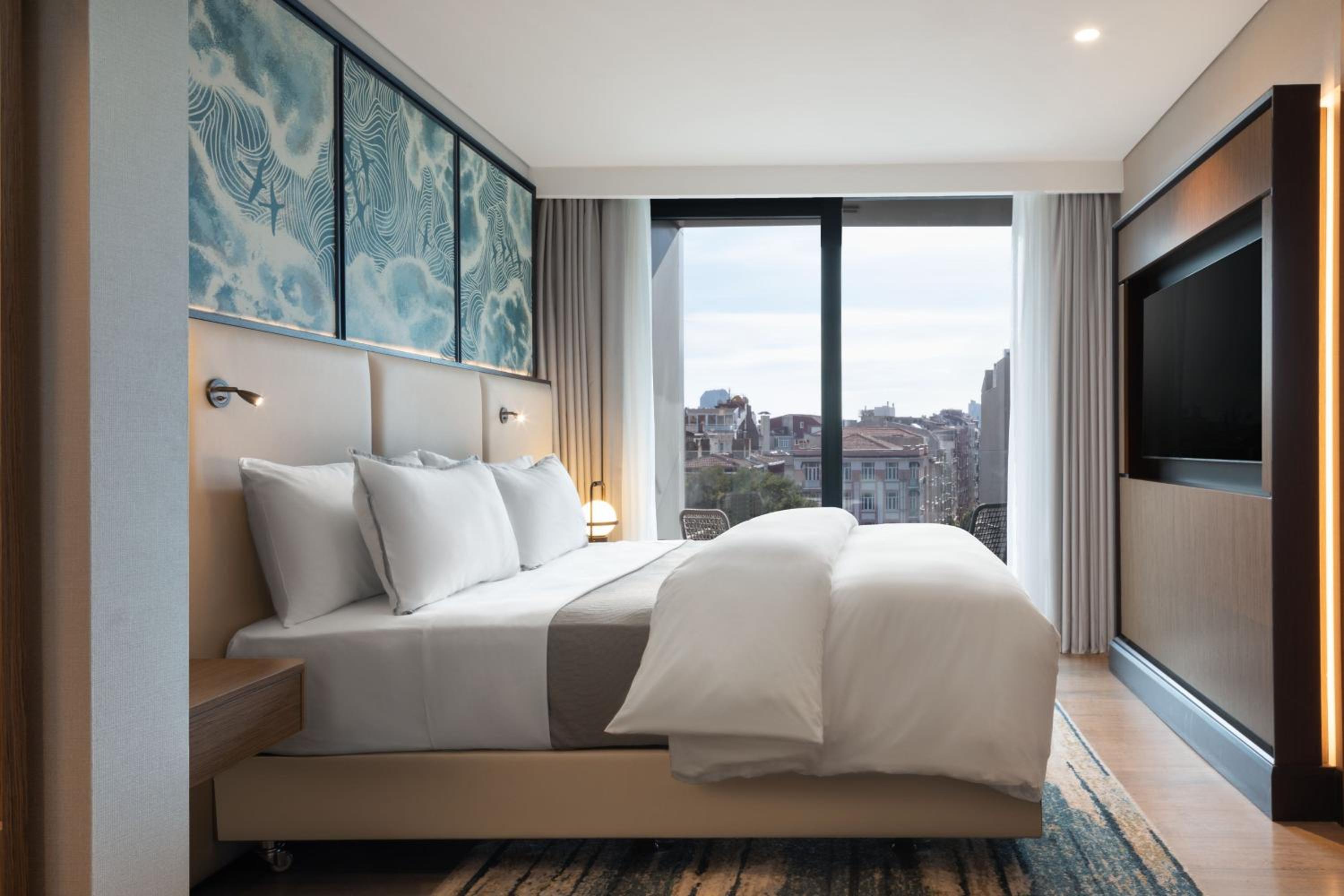 Premium King Suite with Sofa Bed, Balcony and City View